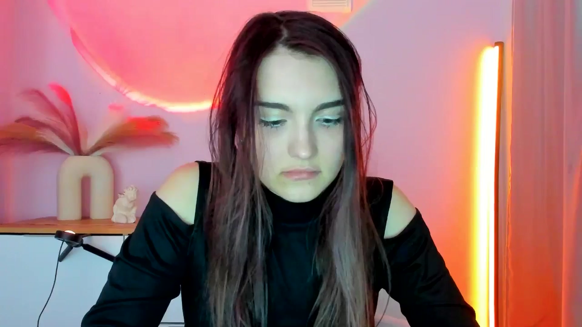 Gallery image thumbnail from JenyStone's myfreecams stream on, 03/12/2025, 14:39 image 6 of 20