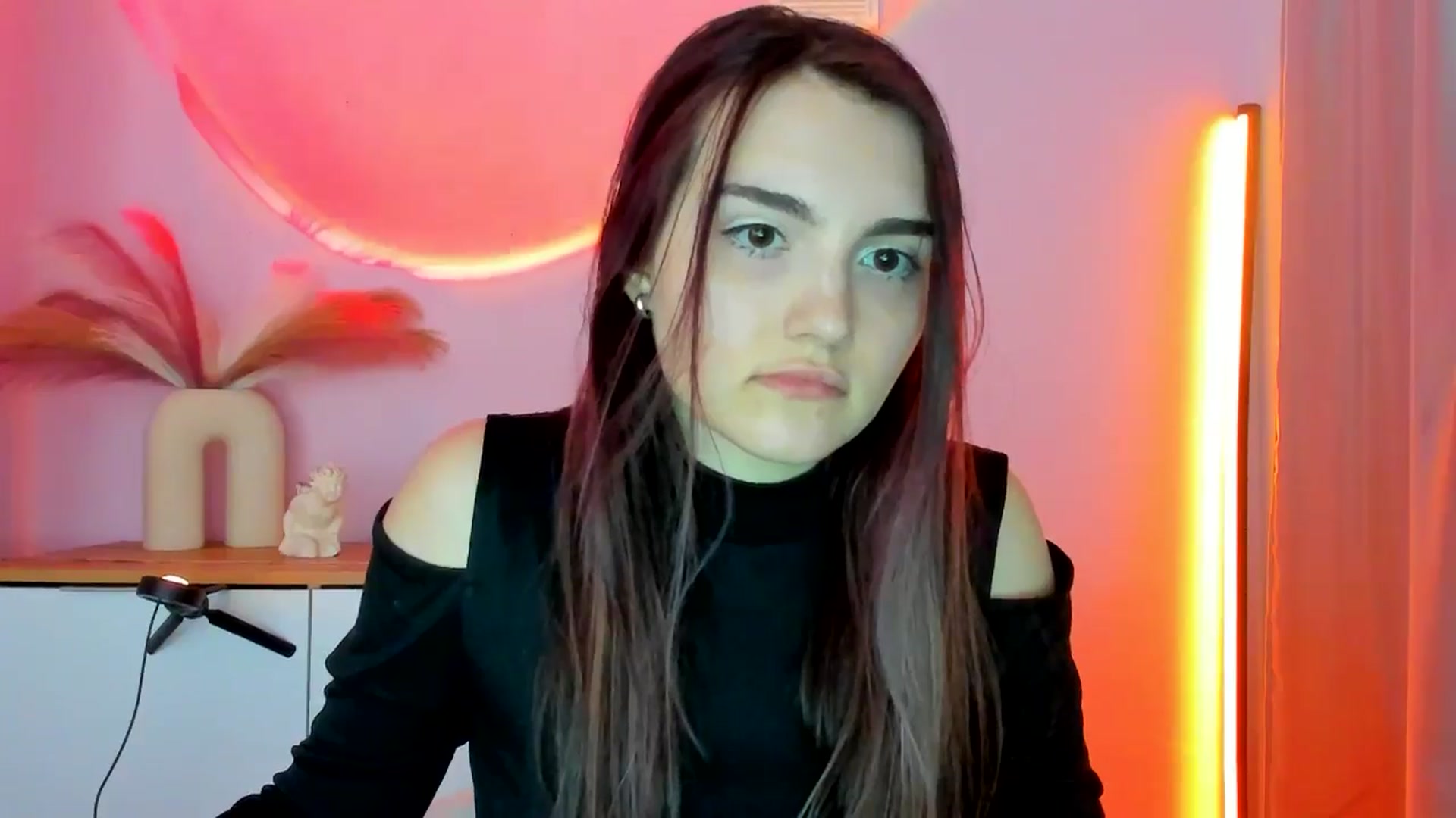 Gallery image thumbnail from JenyStone's myfreecams stream on, 03/12/2025, 14:39 image 18 of 20