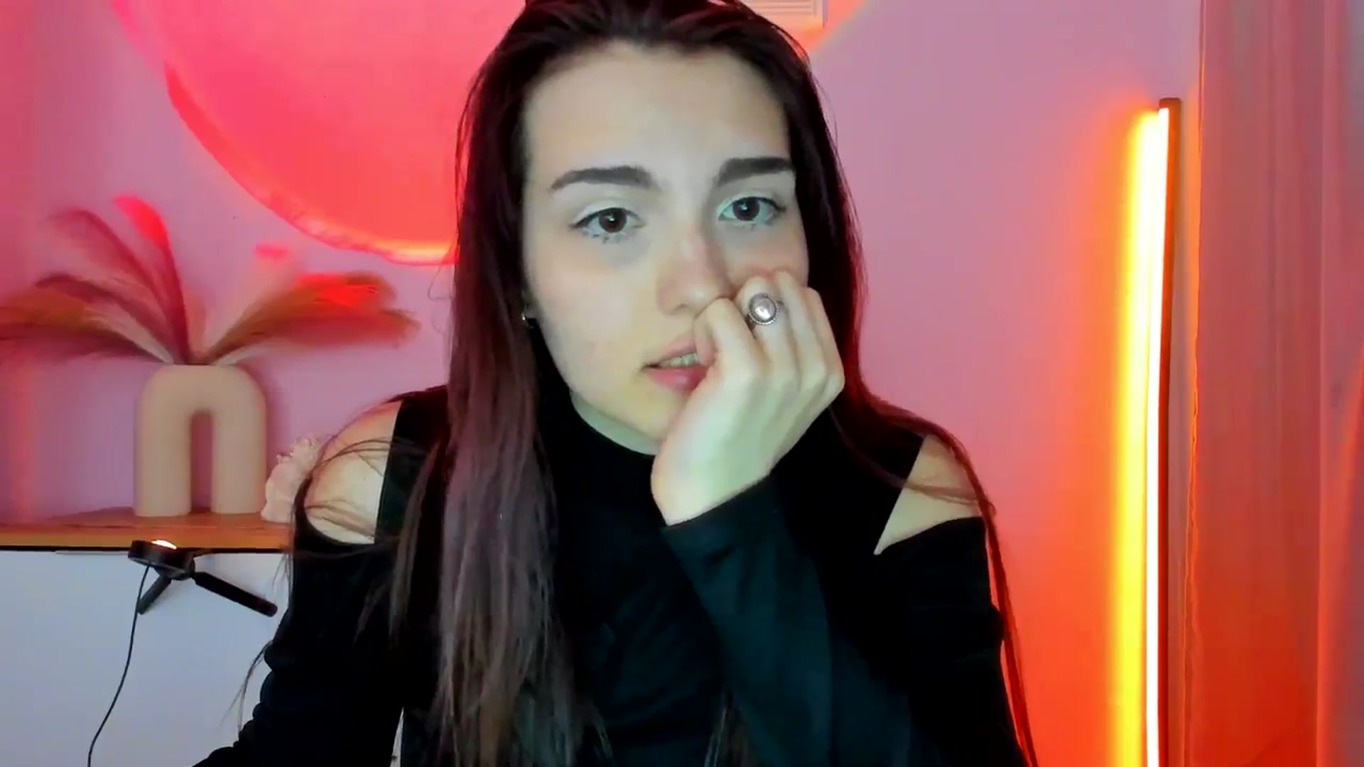 Gallery image thumbnail from JenyStone's myfreecams stream on, 03/12/2025, 15:01 image 18 of 20