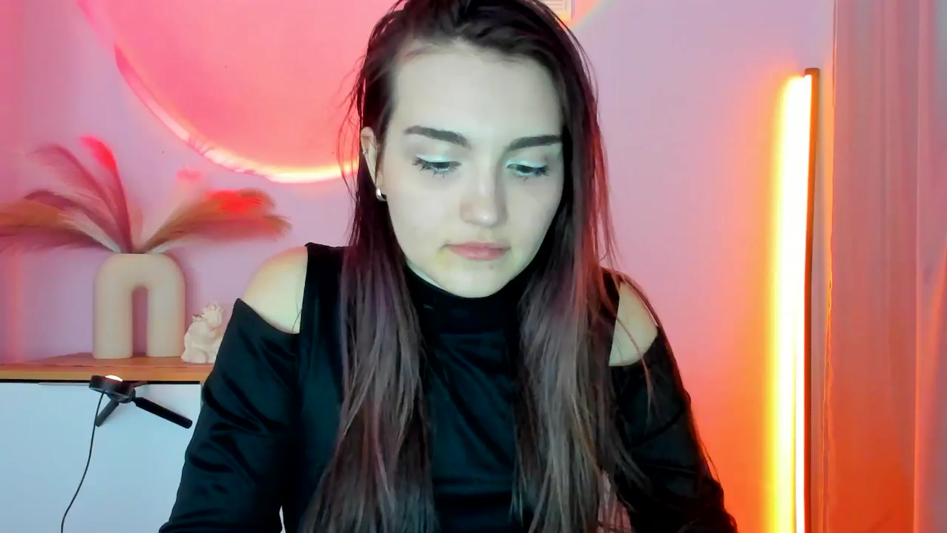 Gallery image thumbnail from JenyStone's myfreecams stream on, 03/12/2025, 15:01 image 7 of 20