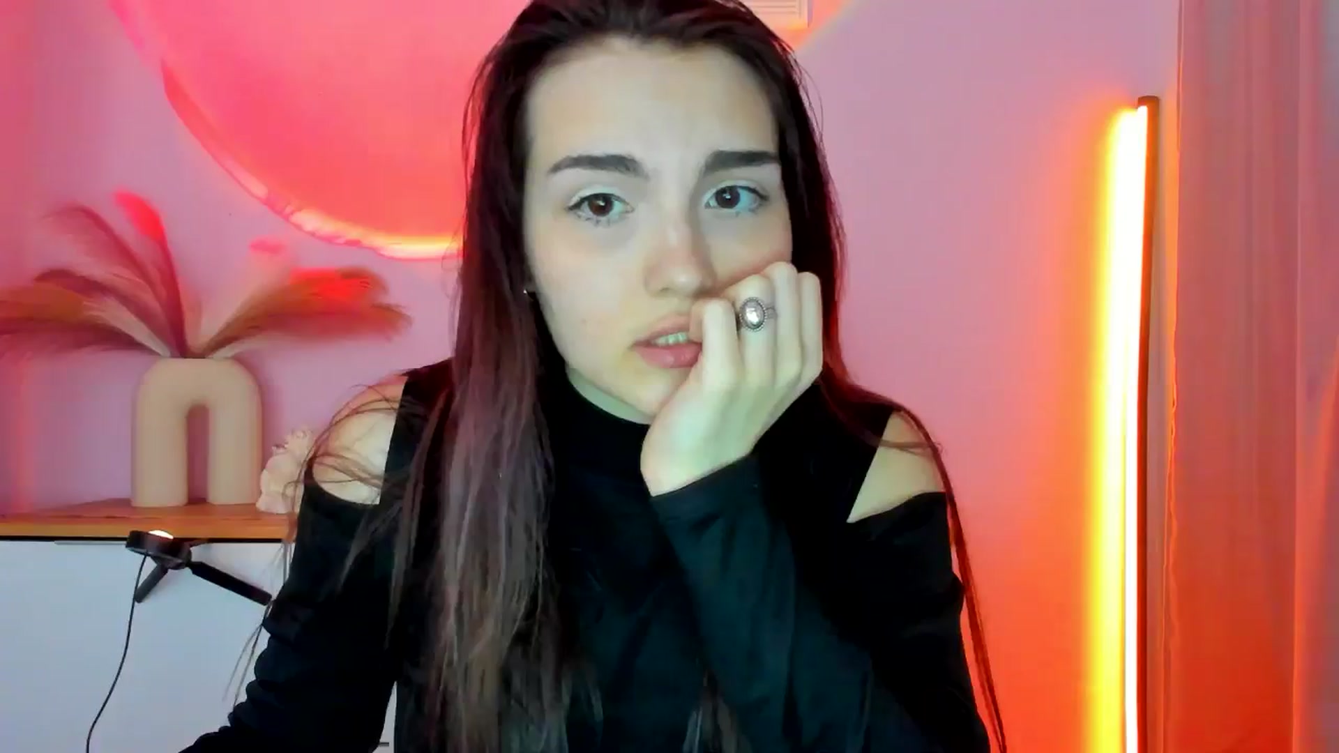 Gallery image thumbnail from JenyStone's myfreecams stream on, 03/12/2025, 15:01 image 17 of 20