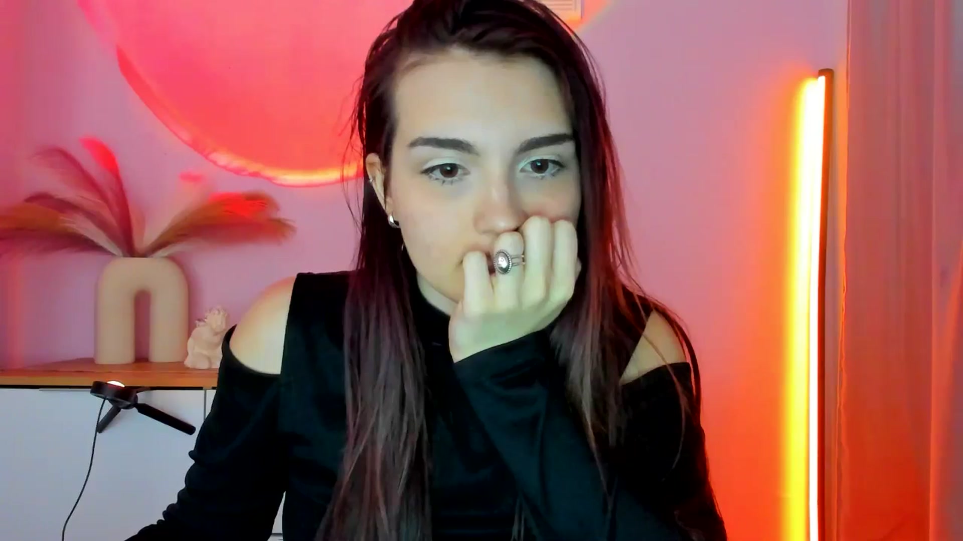 Gallery image thumbnail from JenyStone's myfreecams stream on, 03/12/2025, 15:01 image 8 of 20