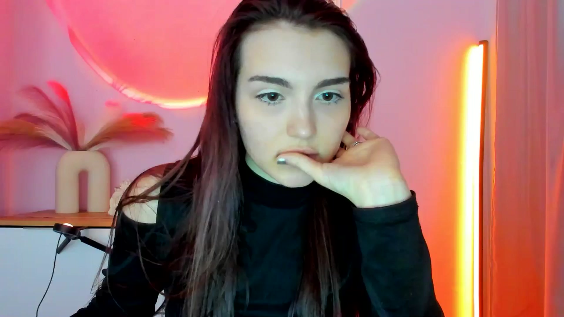 Gallery image thumbnail from JenyStone's myfreecams stream on, 03/12/2025, 15:01 image 10 of 20