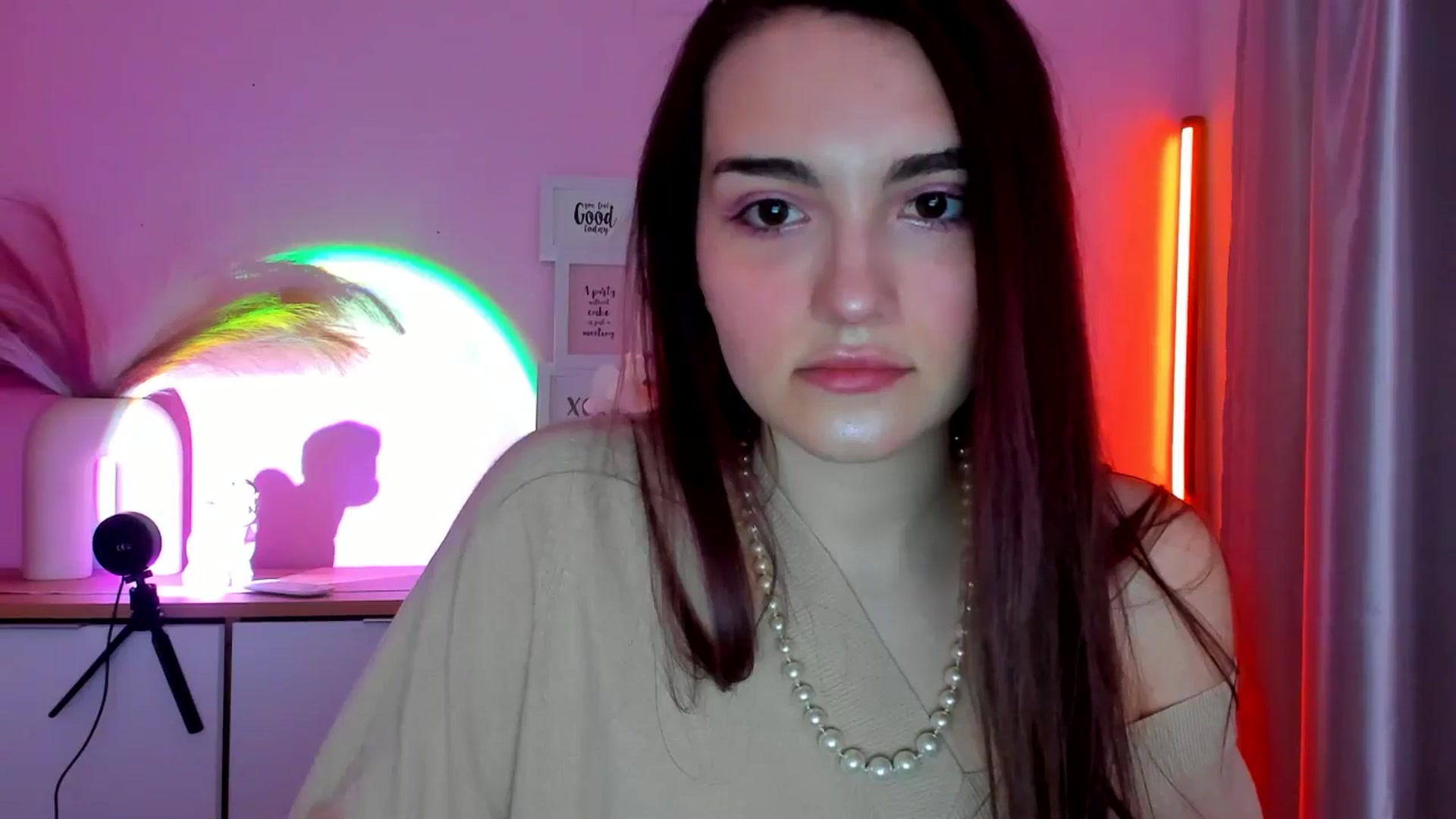 Gallery image thumbnail from JenyStone's myfreecams stream on, 03/14/2025, 10:22 image 14 of 20