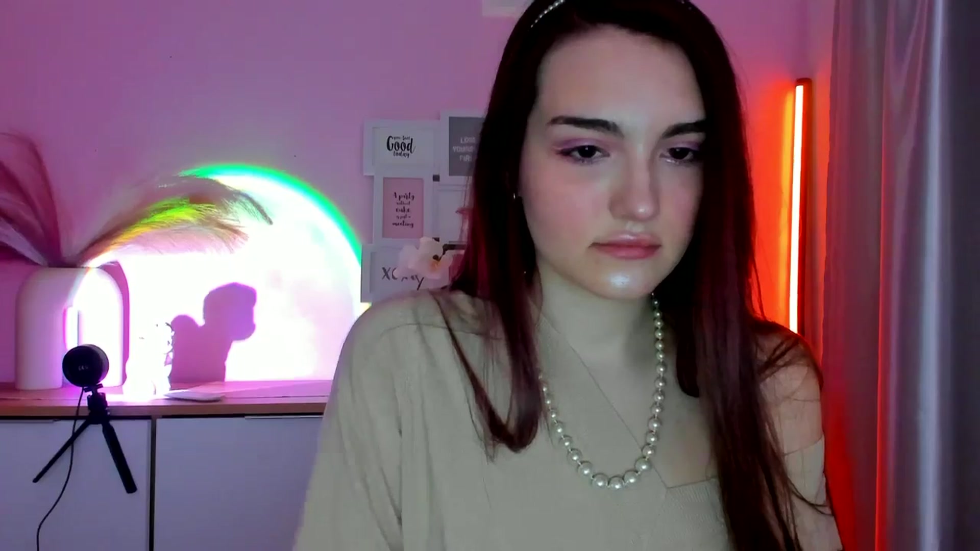 Gallery image thumbnail from JenyStone's myfreecams stream on, 03/14/2025, 10:22 image 17 of 20
