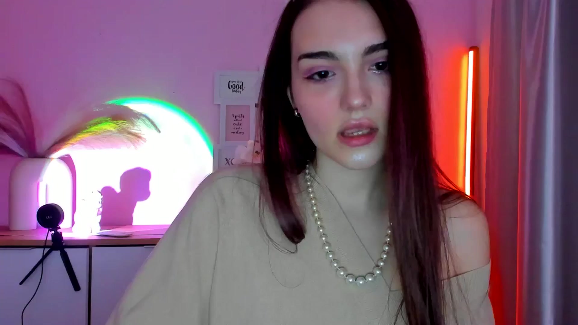 Gallery image thumbnail from JenyStone's myfreecams stream on, 03/14/2025, 10:22 image 11 of 20