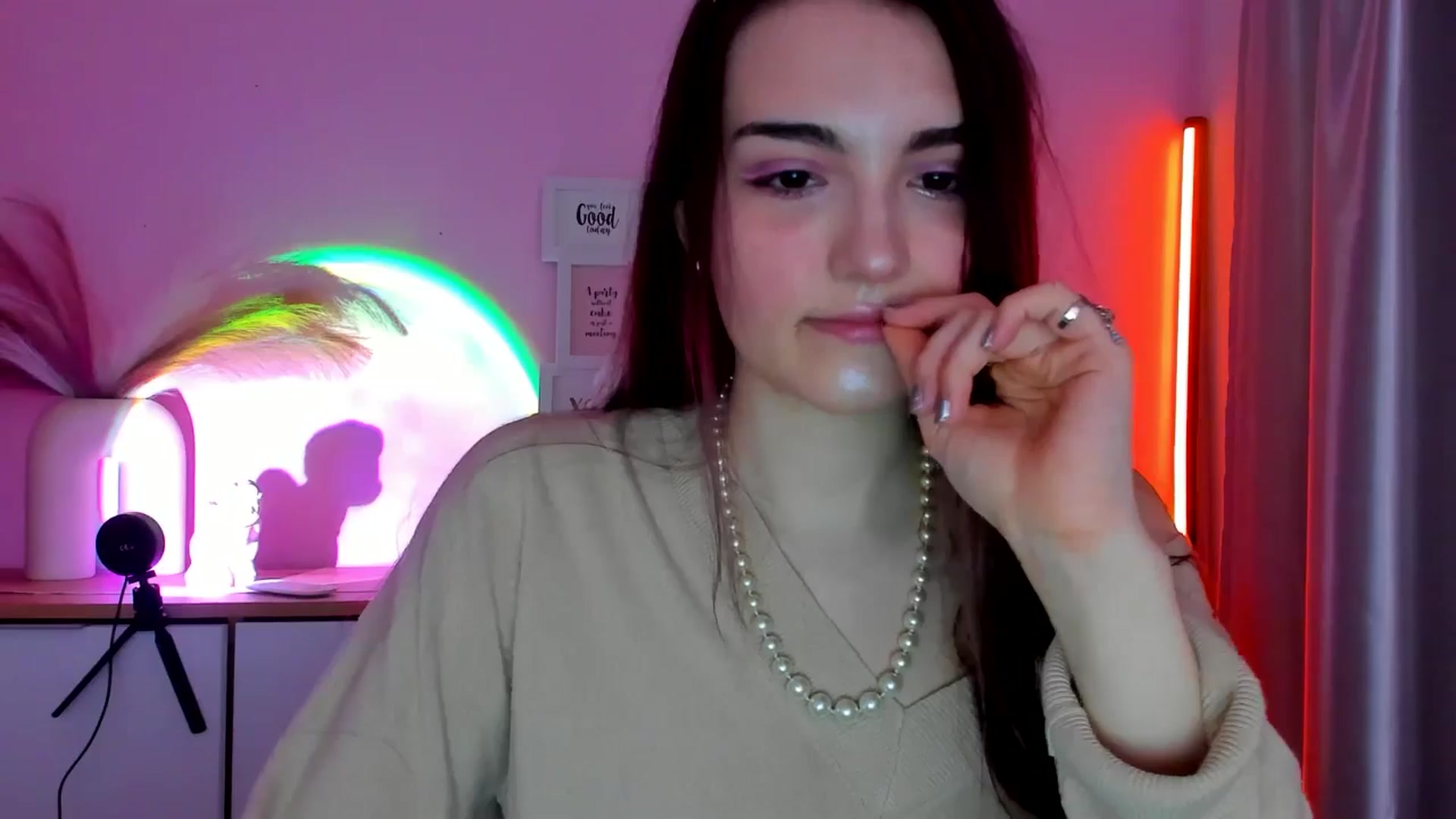 Gallery image thumbnail from JenyStone's myfreecams stream on, 03/14/2025, 10:22 image 7 of 20