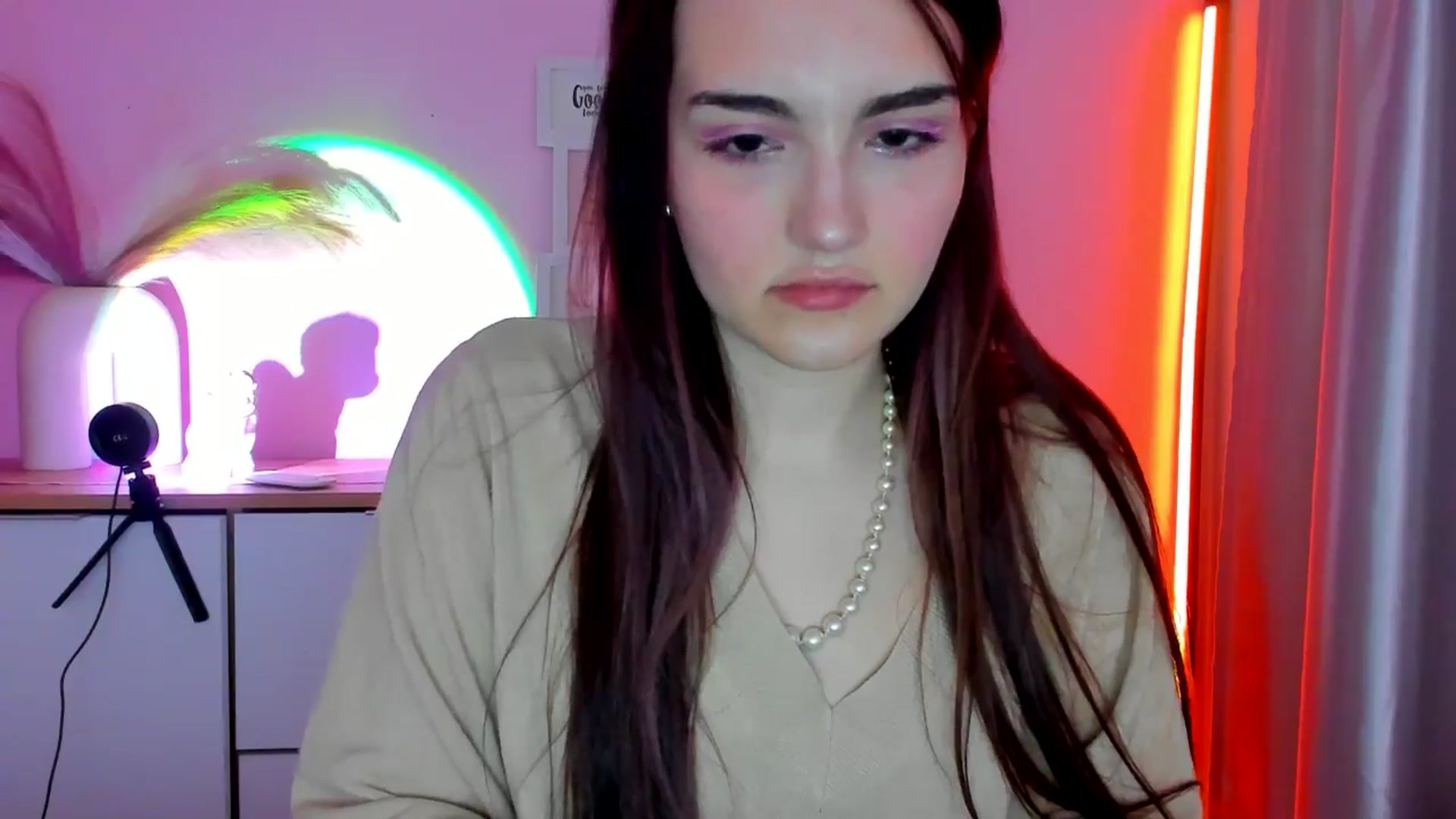 Gallery image thumbnail from JenyStone's myfreecams stream on, 03/14/2025, 11:21 image 2 of 20