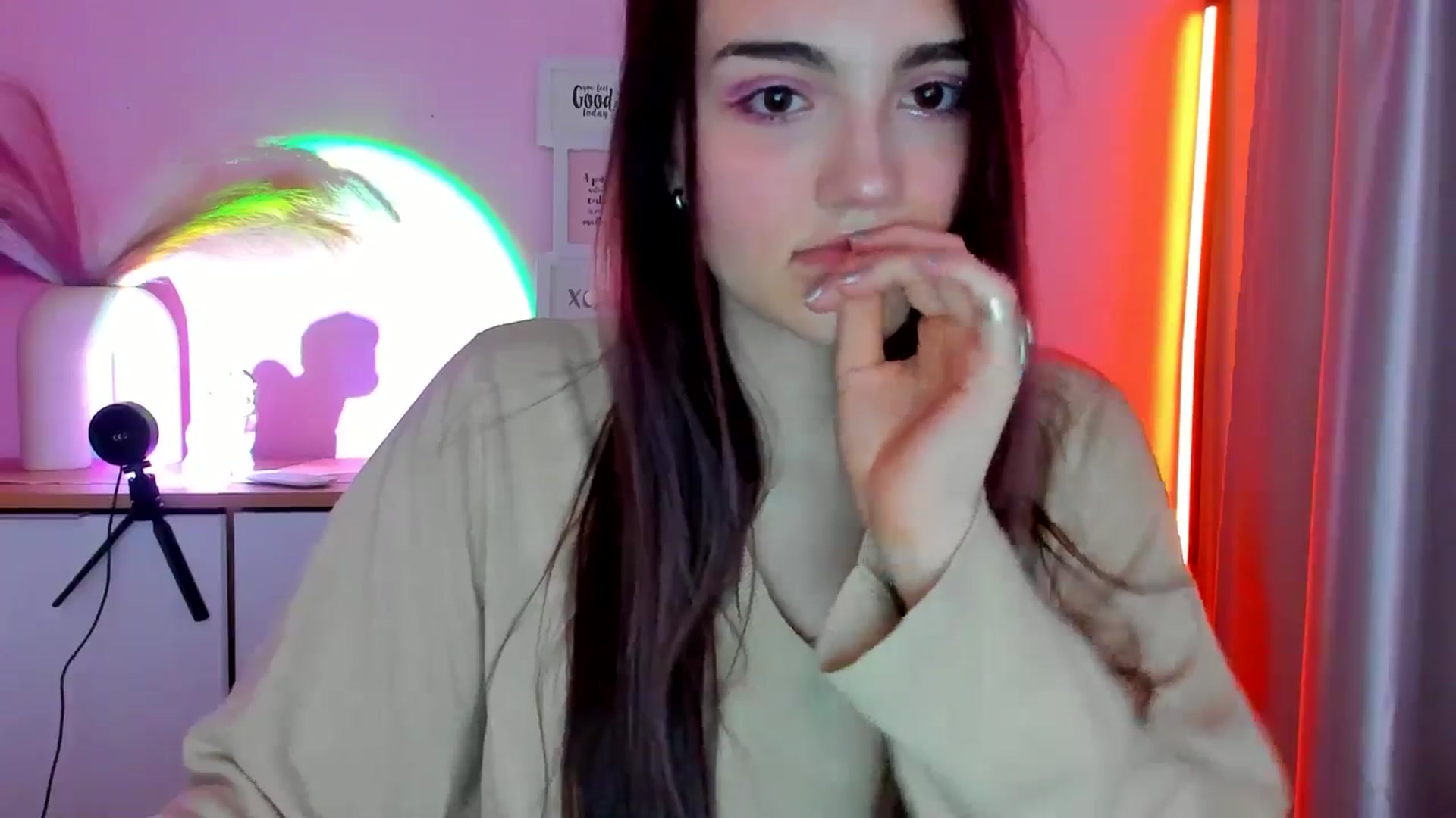 Gallery image thumbnail from JenyStone's myfreecams stream on, 03/14/2025, 11:21 image 10 of 20