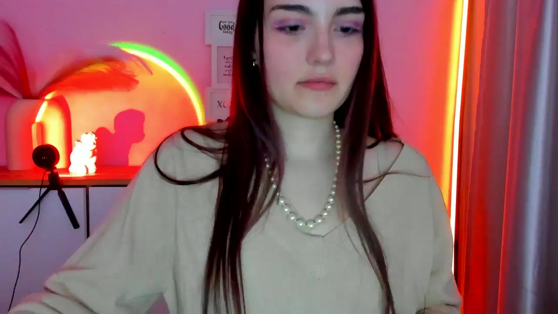 Gallery image thumbnail from JenyStone's myfreecams stream on, 03/14/2025, 12:20 image 16 of 20