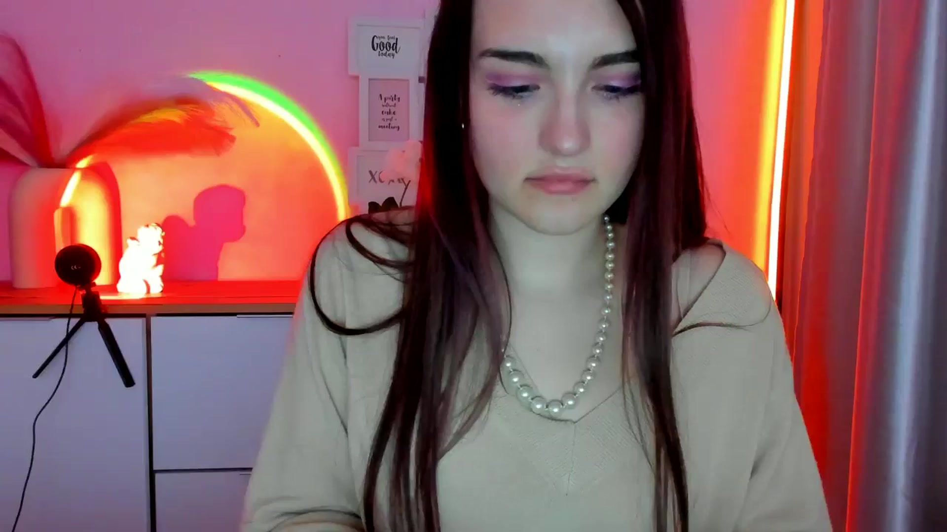 Gallery image thumbnail from JenyStone's myfreecams stream on, 03/14/2025, 12:20 image 17 of 20