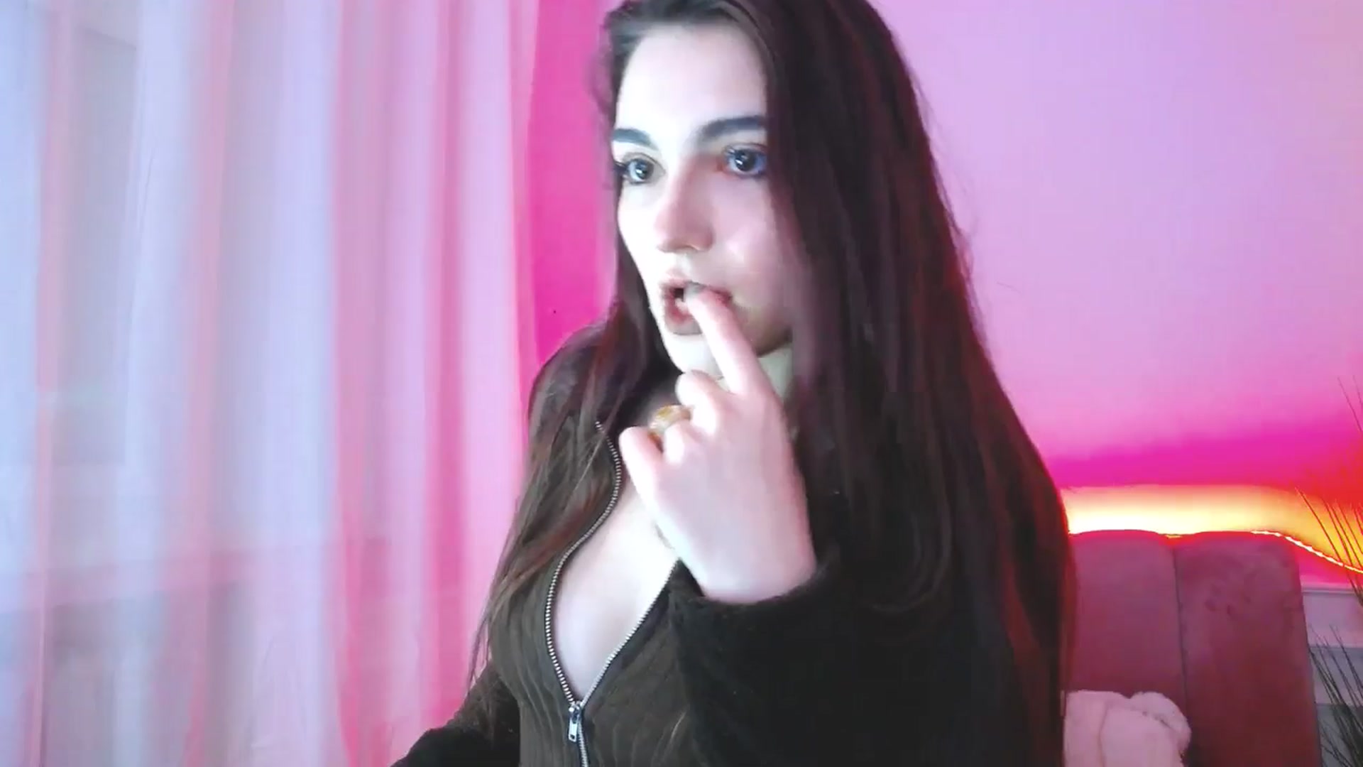 Gallery image thumbnail from JenyStone's myfreecams stream on, 03/16/2025, 11:37 image 12 of 20