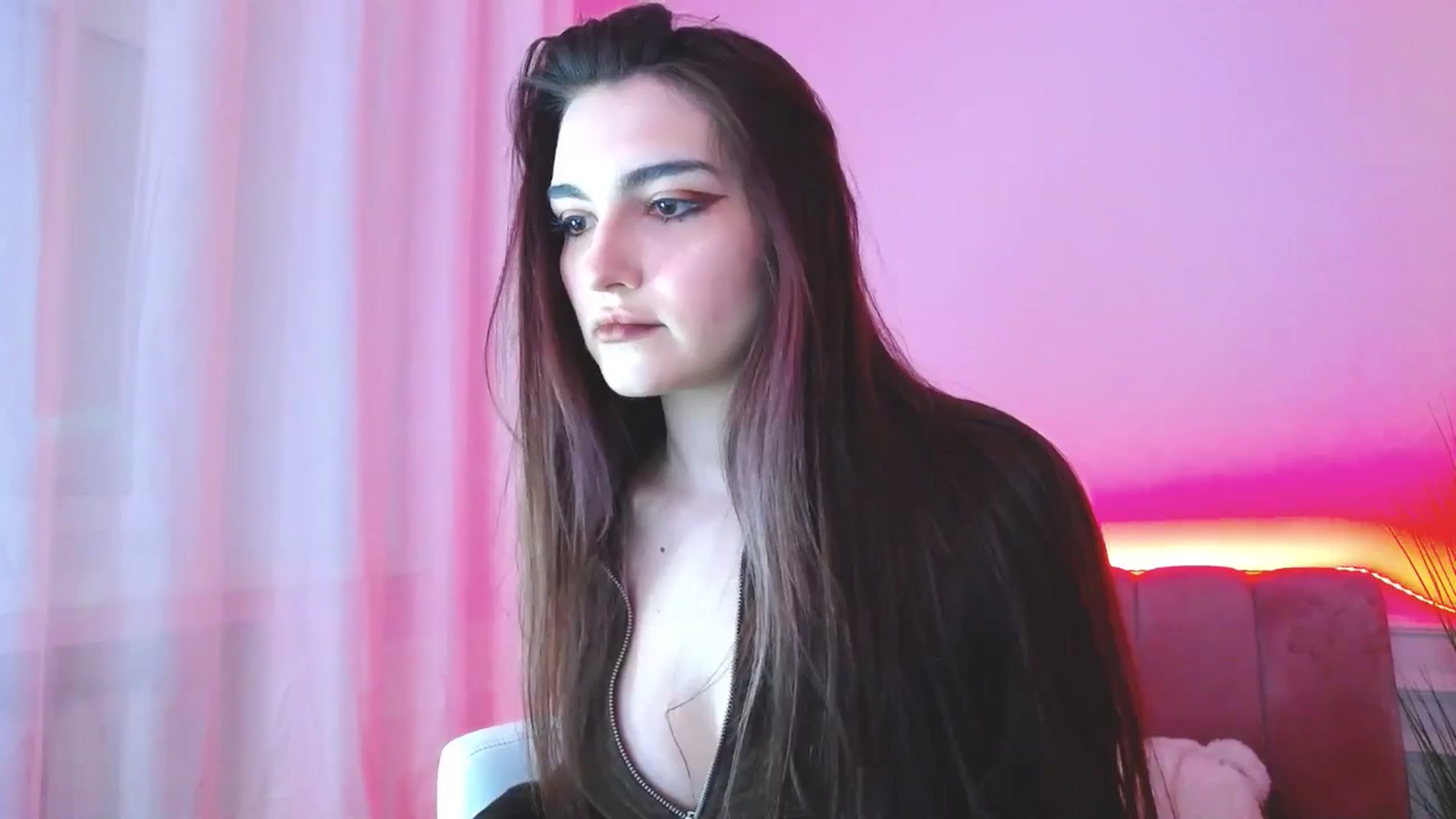 Gallery image thumbnail from JenyStone's myfreecams stream on, 03/16/2025, 12:27 image 17 of 20