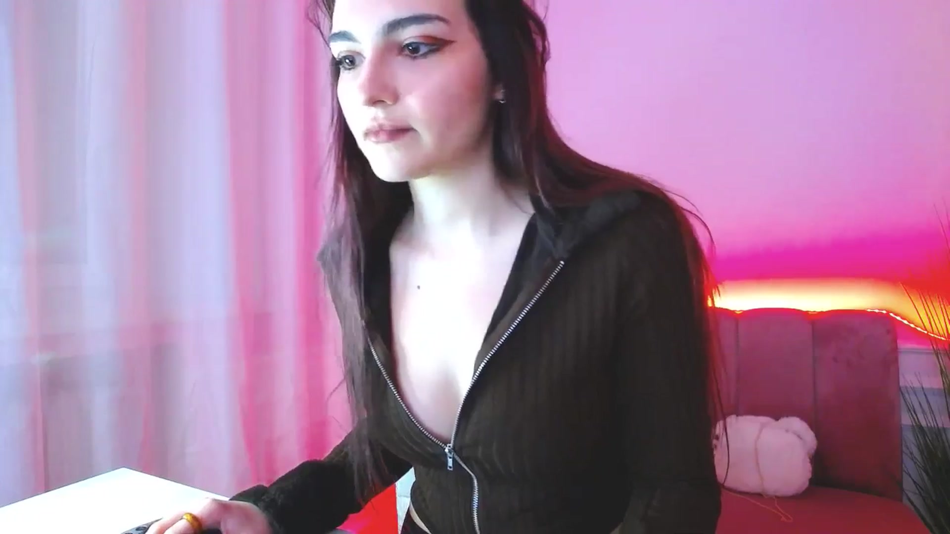 Gallery image thumbnail from JenyStone's myfreecams stream on, 03/16/2025, 13:53 image 6 of 20