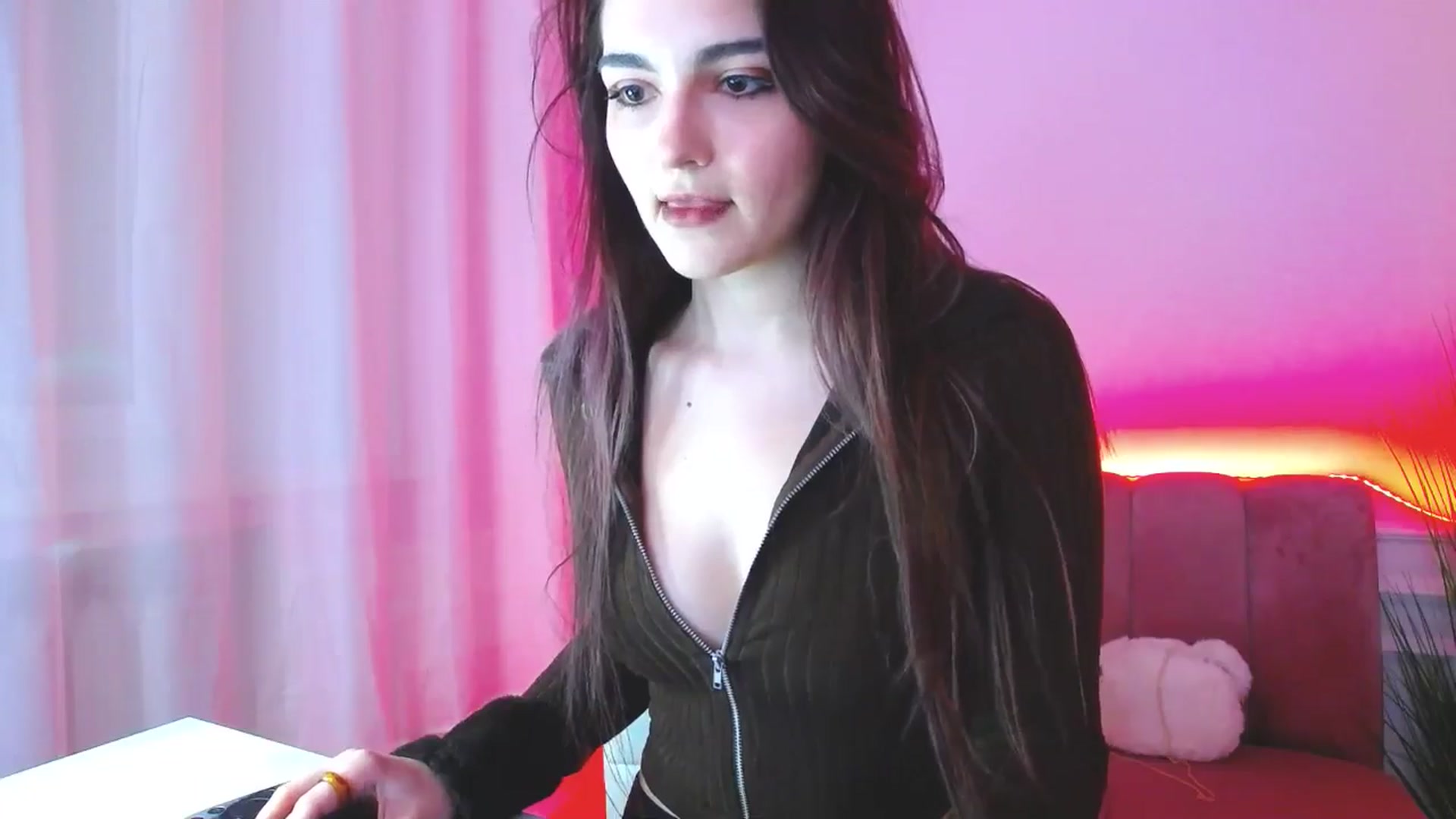 Gallery image thumbnail from JenyStone's myfreecams stream on, 03/16/2025, 13:53 image 8 of 20