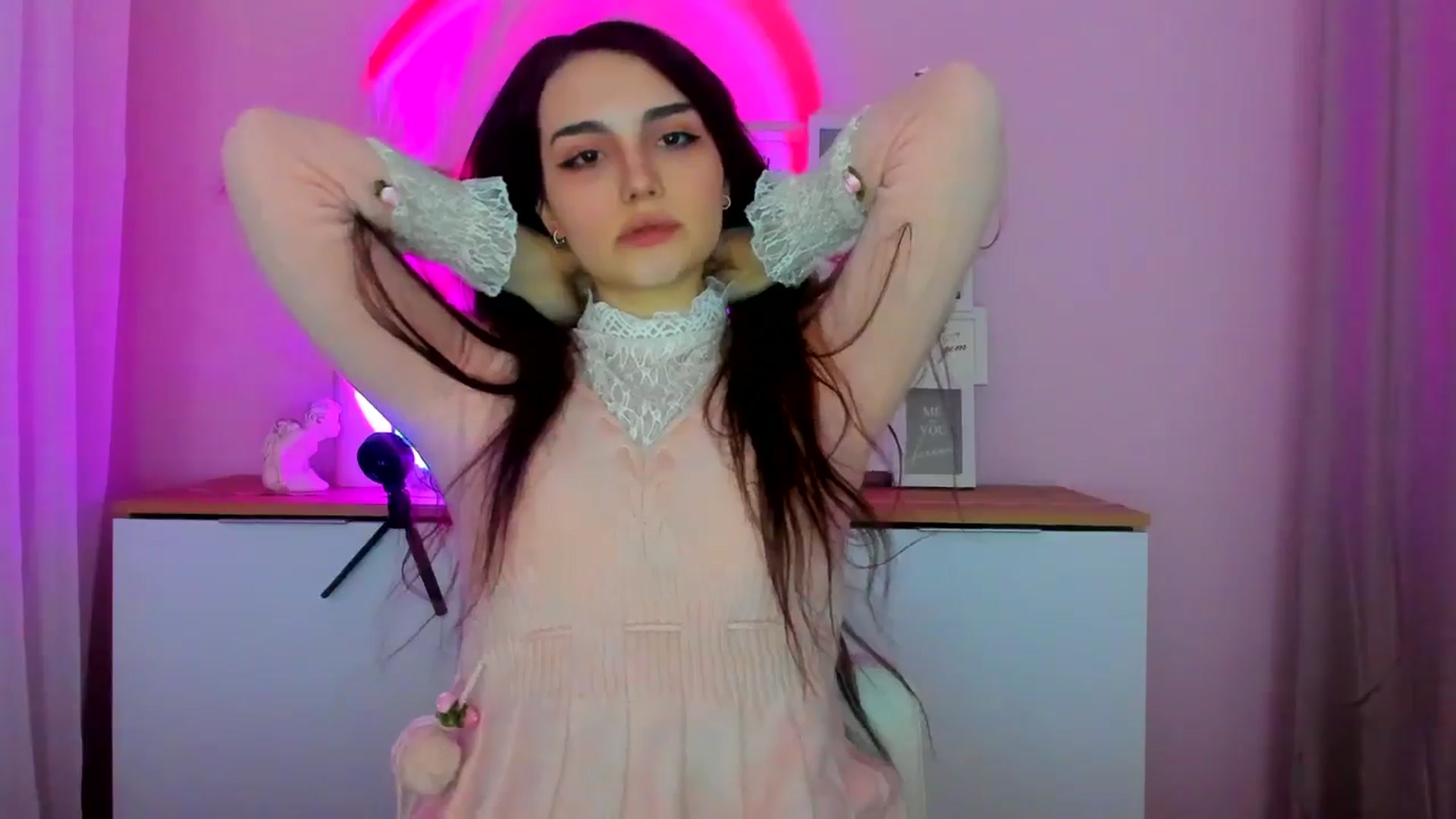Gallery image thumbnail from JenyStone's myfreecams stream on, 03/18/2025, 11:48 image 15 of 20