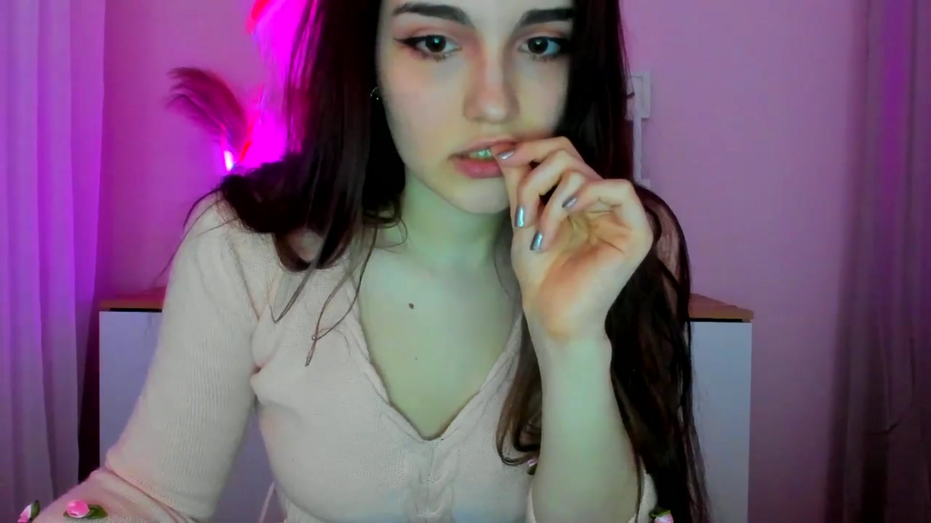 Gallery image thumbnail from JenyStone's myfreecams stream on, 03/18/2025, 14:09 image 10 of 20