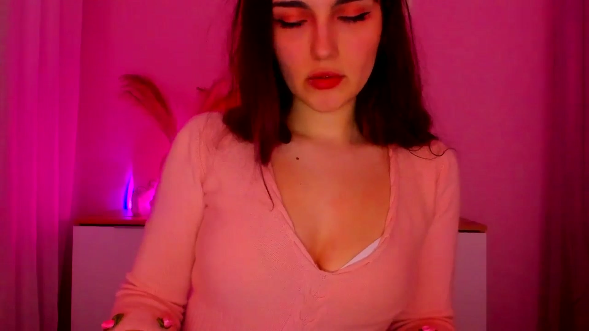 Gallery image thumbnail from JenyStone's myfreecams stream on, 03/18/2025, 14:53 image 17 of 20