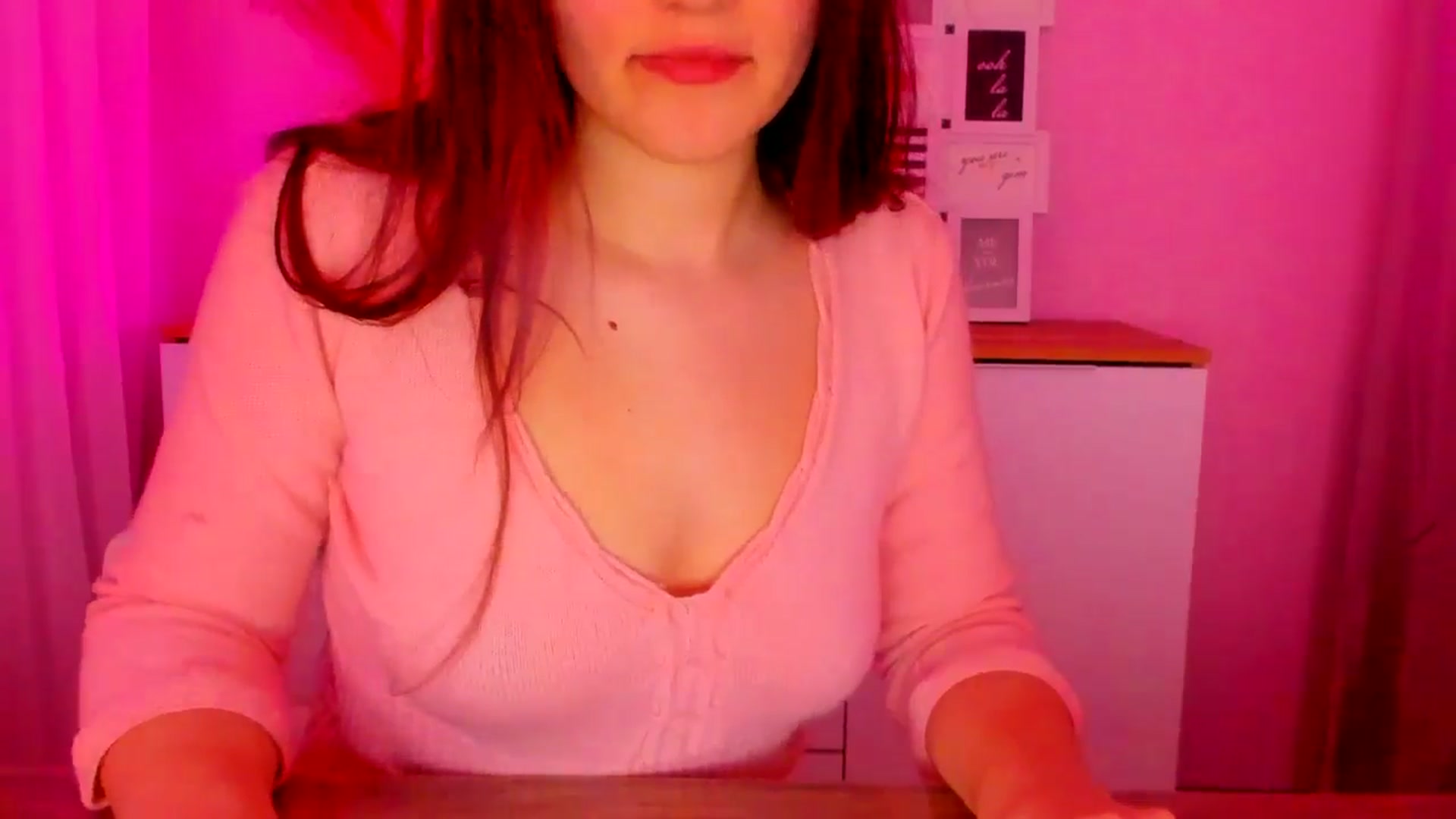 Gallery image thumbnail from JenyStone's myfreecams stream on, 03/18/2025, 15:23 image 7 of 20