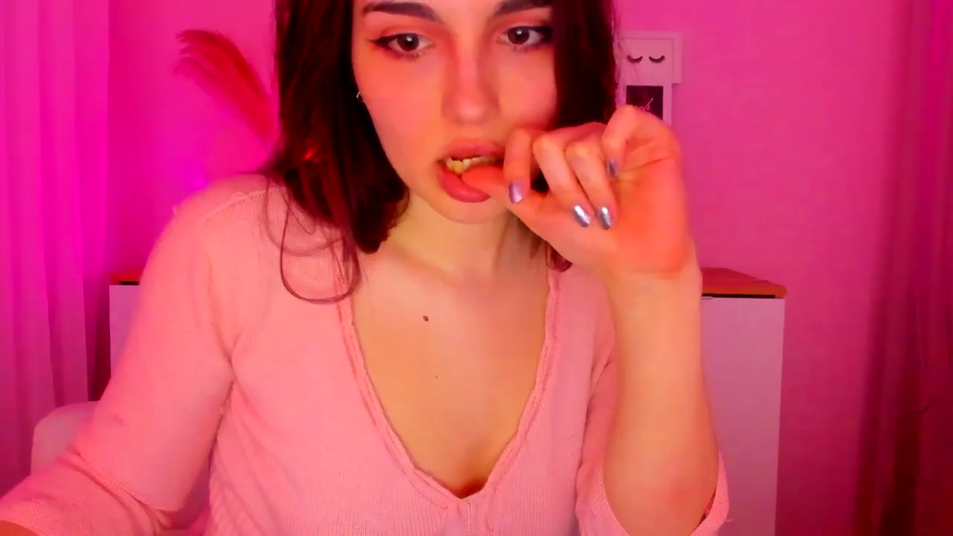 Gallery image thumbnail from JenyStone's myfreecams stream on, 03/18/2025, 15:23 image 15 of 20