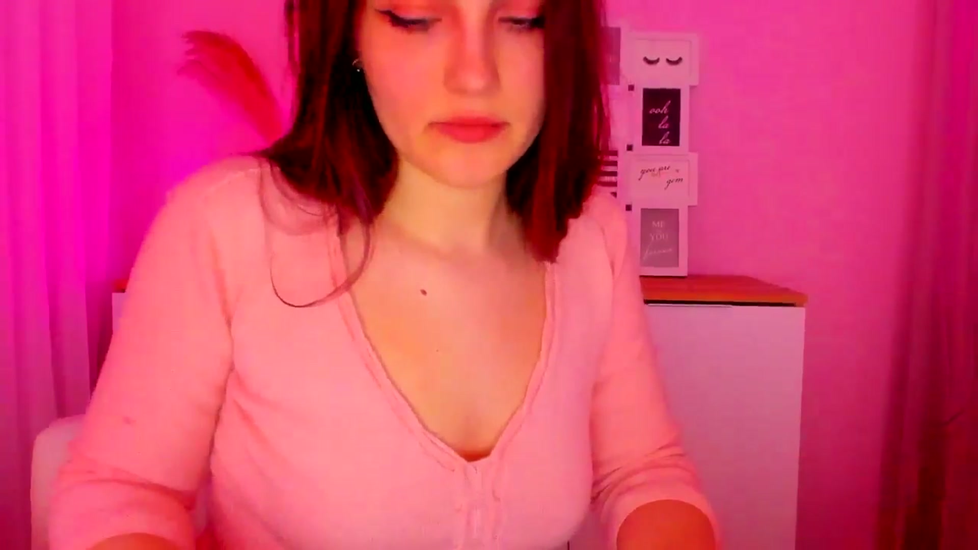 Gallery image thumbnail from JenyStone's myfreecams stream on, 03/18/2025, 15:23 image 17 of 20