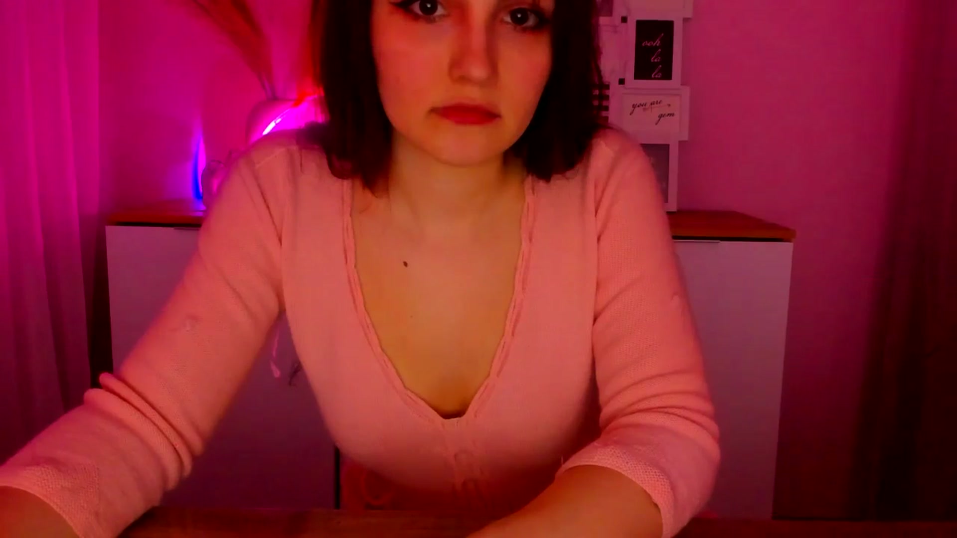 Gallery image thumbnail from JenyStone's myfreecams stream on, 03/18/2025, 15:23 image 2 of 20