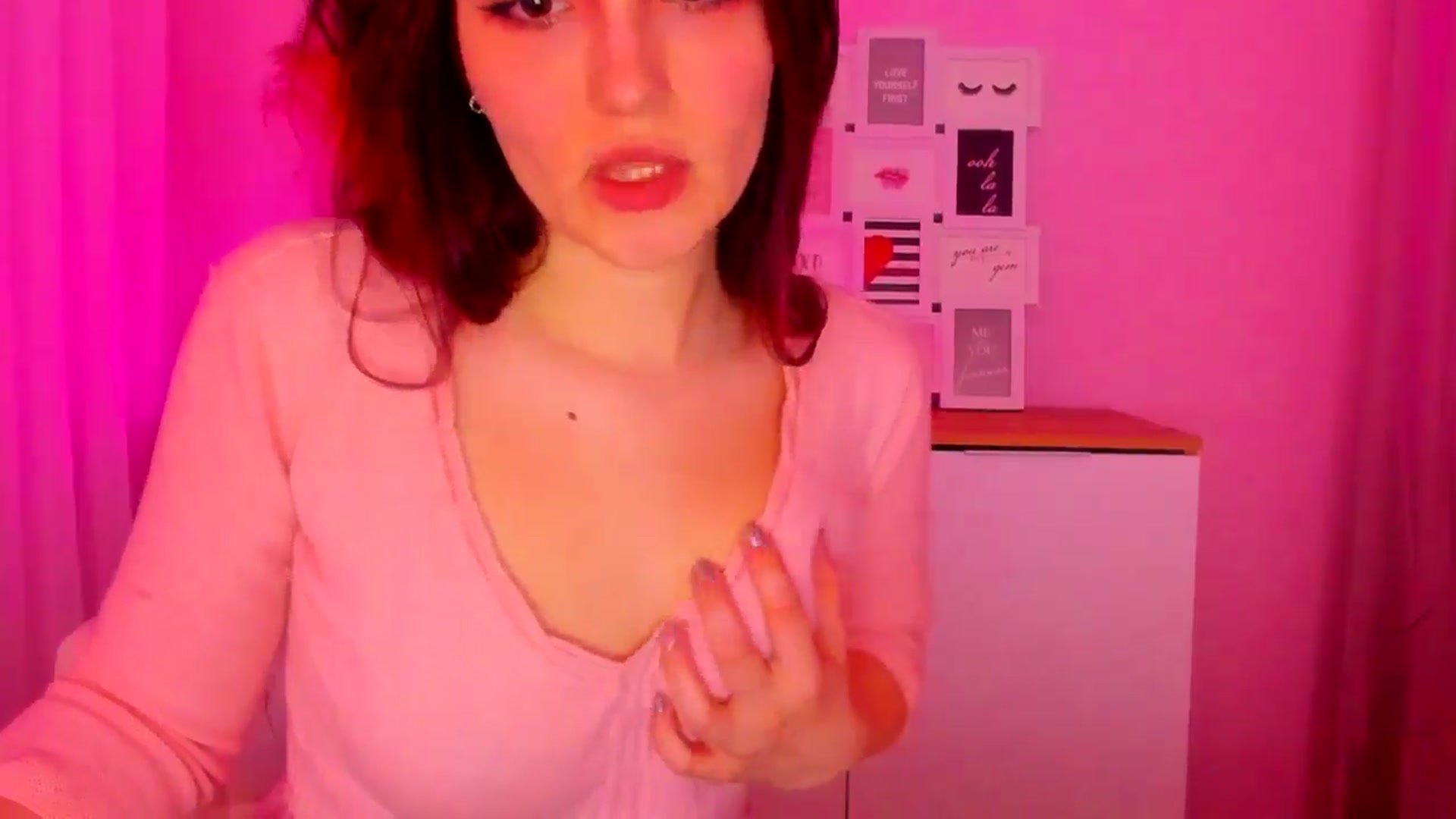Gallery image thumbnail from JenyStone's myfreecams stream on, 03/18/2025, 15:23 image 14 of 20