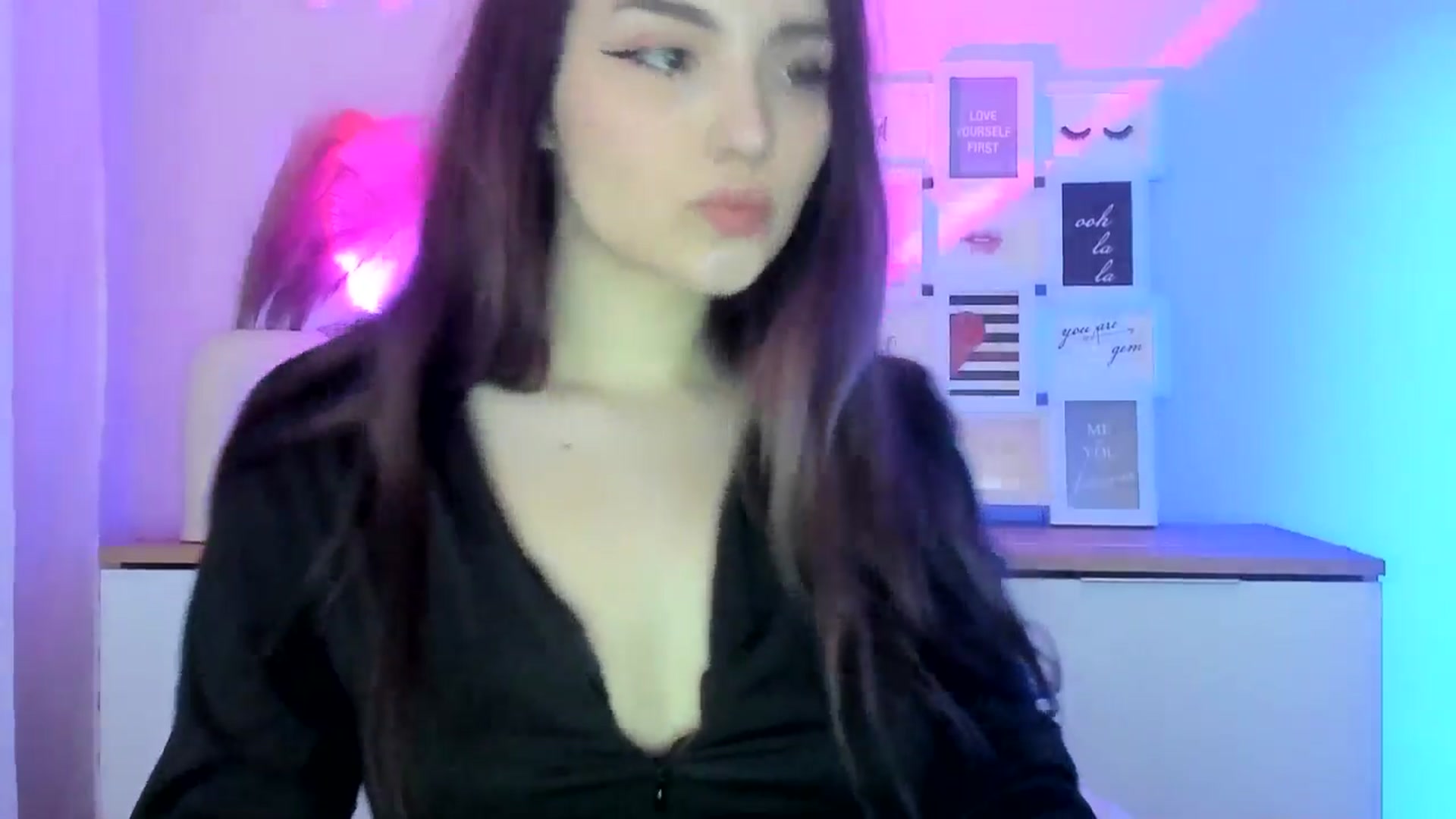 Gallery image thumbnail from JenyStone's myfreecams stream on, 03/19/2025, 14:36 image 10 of 20