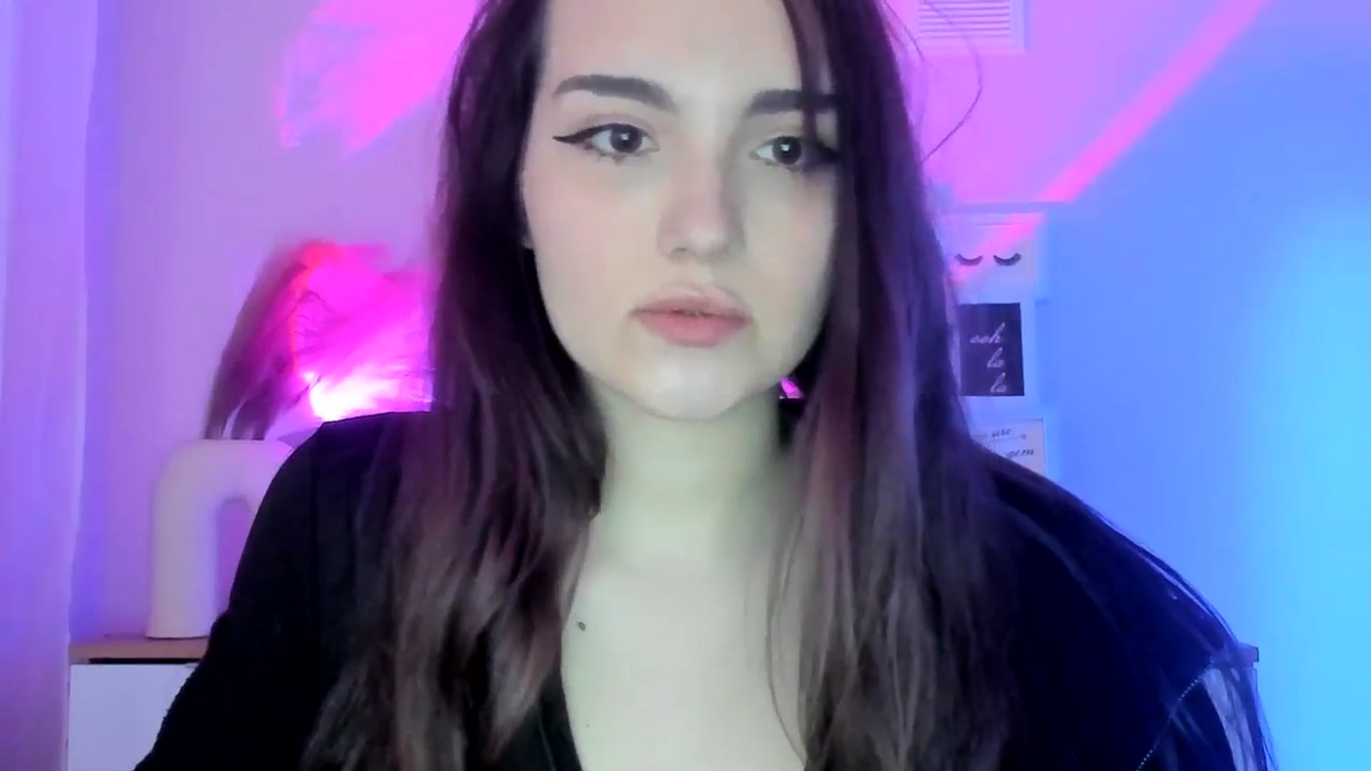 Gallery image thumbnail from JenyStone's myfreecams stream on, 03/19/2025, 14:36 image 2 of 20