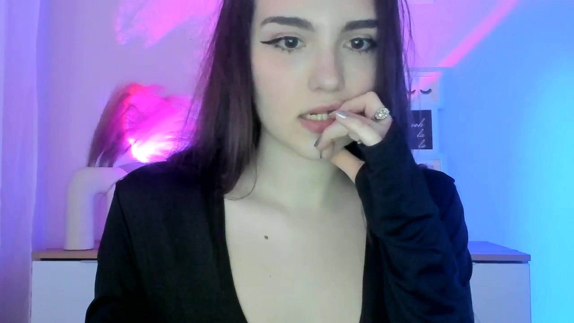 Gallery image thumbnail from JenyStone's myfreecams stream on, 03/19/2025, 14:36 image 17 of 20