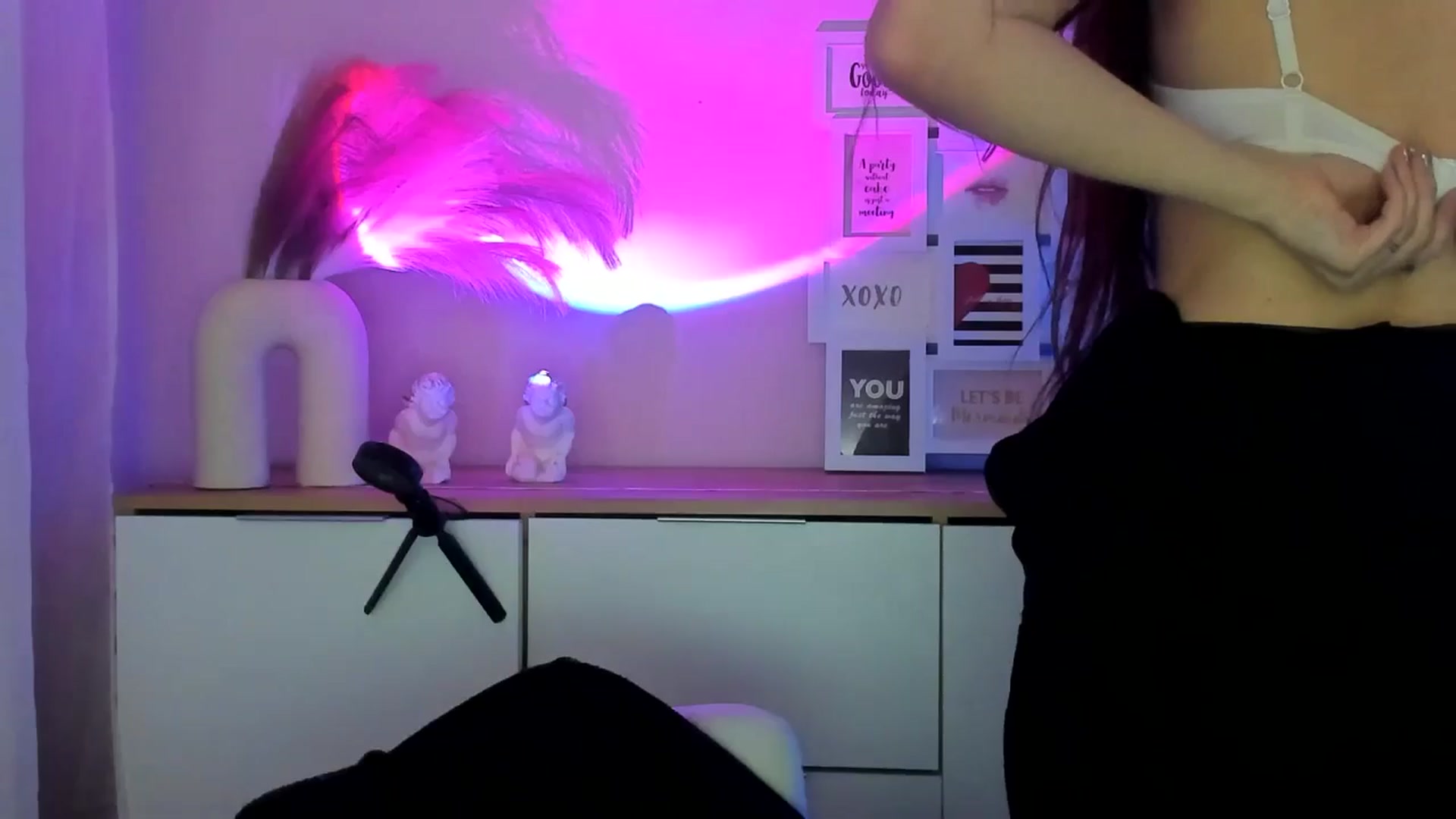 Gallery image thumbnail from JenyStone's myfreecams stream on, 03/19/2025, 14:36 image 6 of 20