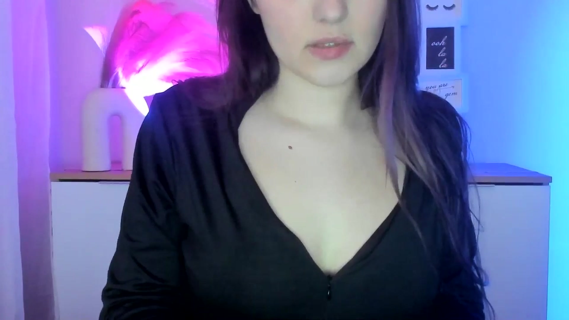 Gallery image thumbnail from JenyStone's myfreecams stream on, 03/19/2025, 15:38 image 6 of 20