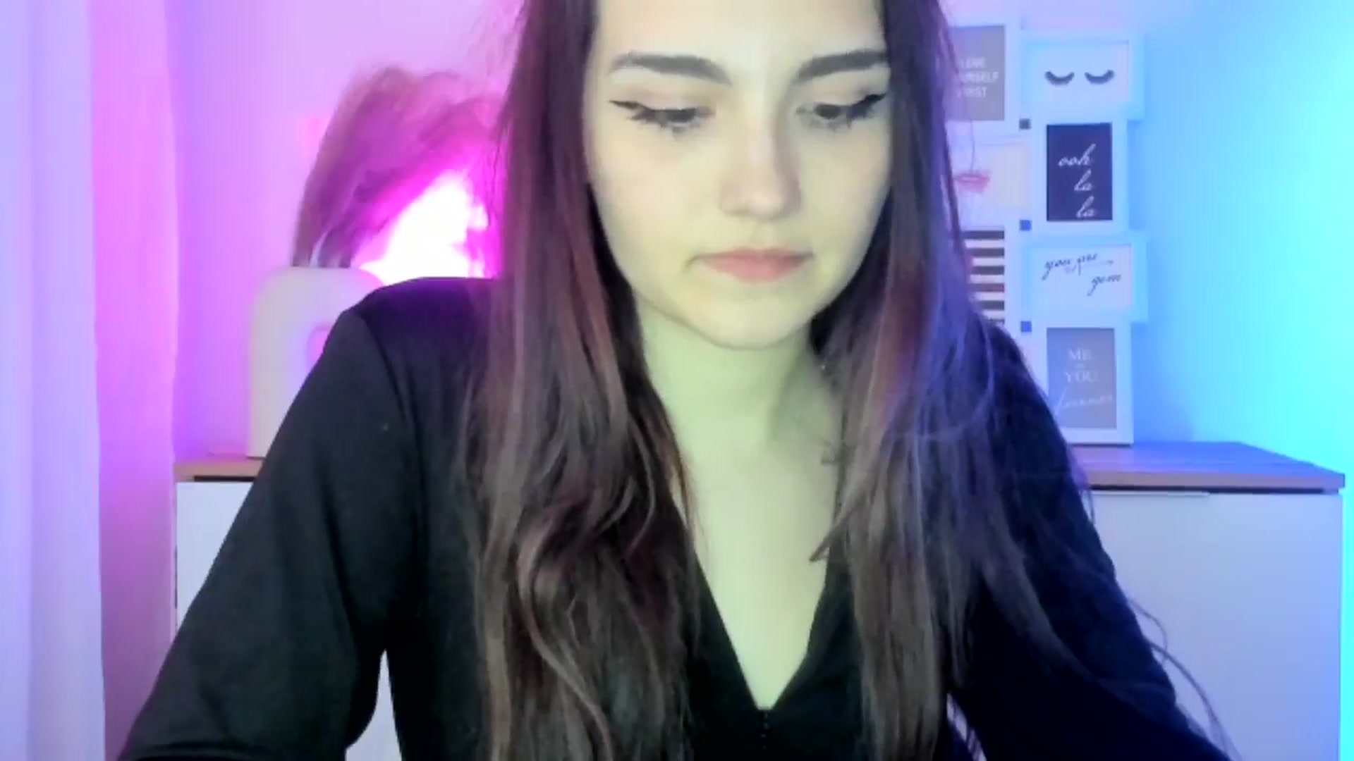 Gallery image thumbnail from JenyStone's myfreecams stream on, 03/19/2025, 18:24 image 17 of 20