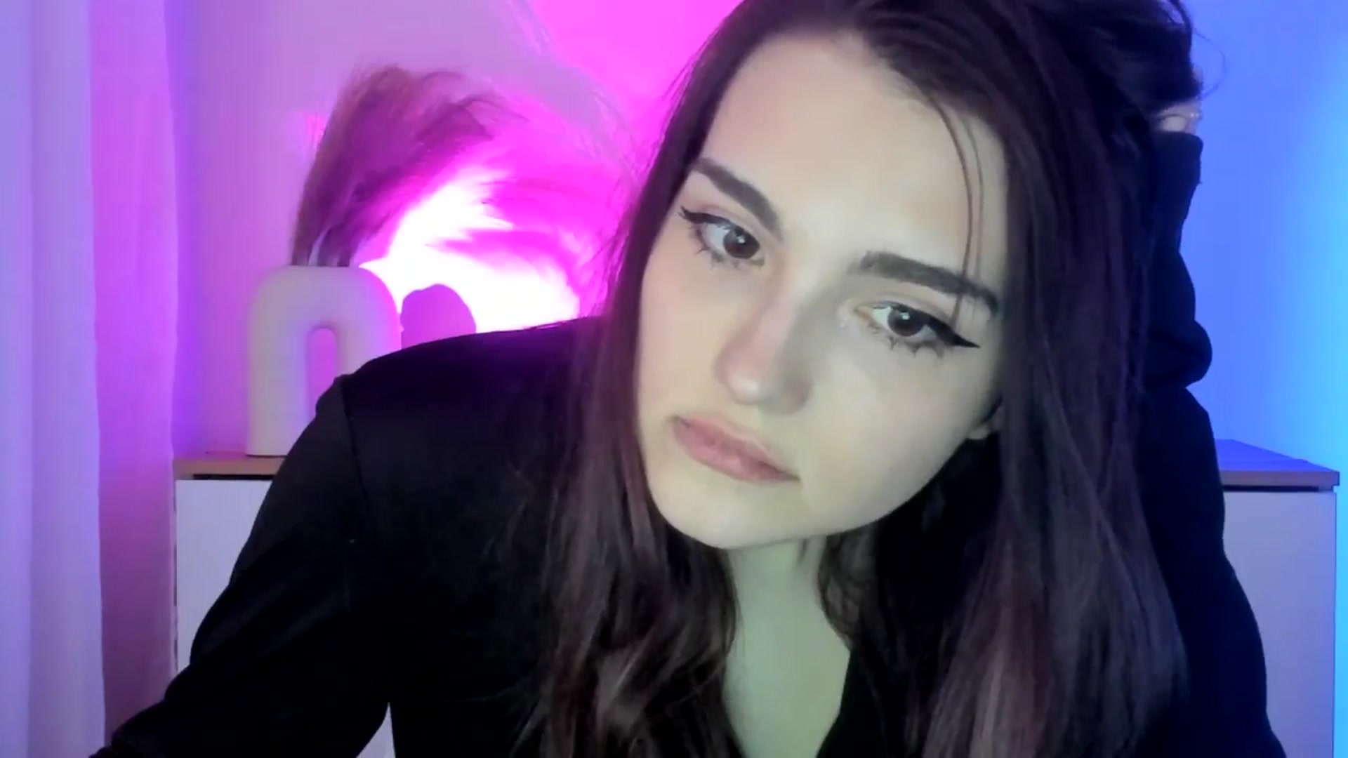 Gallery image thumbnail from JenyStone's myfreecams stream on, 03/19/2025, 18:24 image 3 of 20