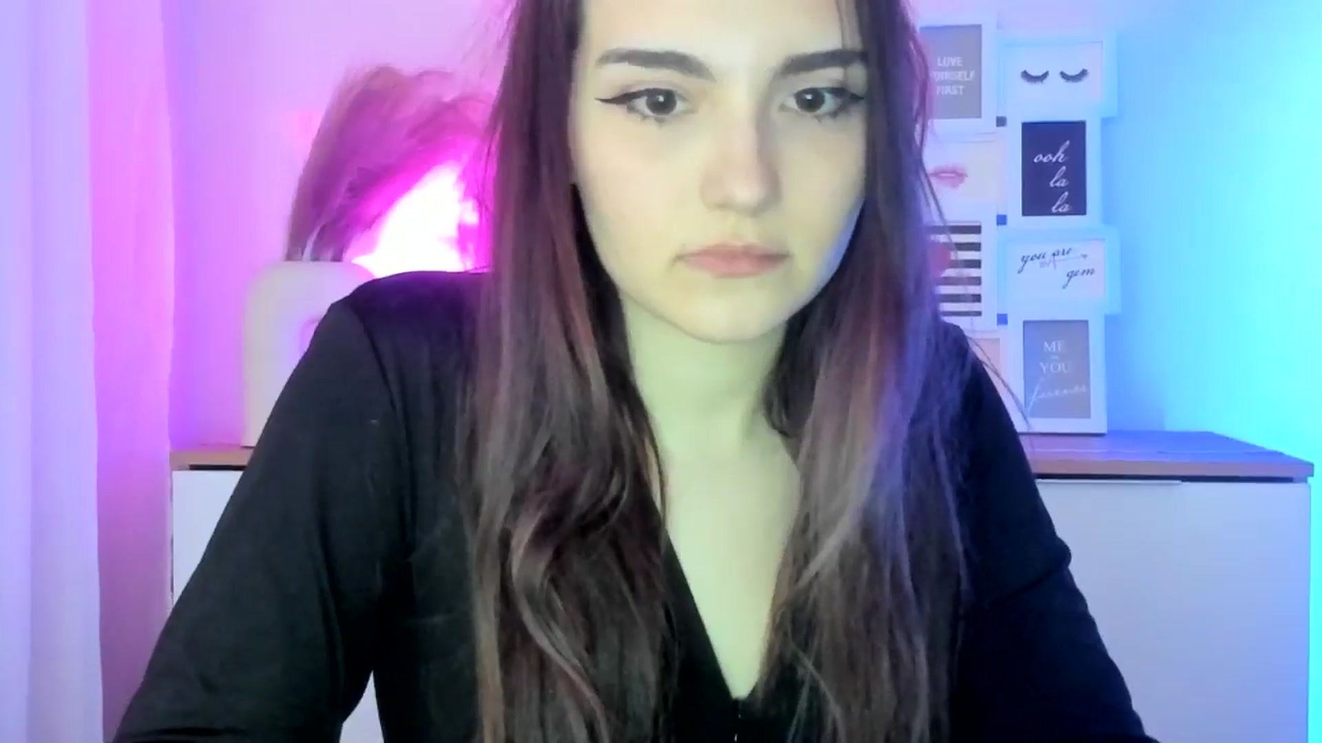 Gallery image thumbnail from JenyStone's myfreecams stream on, 03/19/2025, 18:24 image 8 of 20