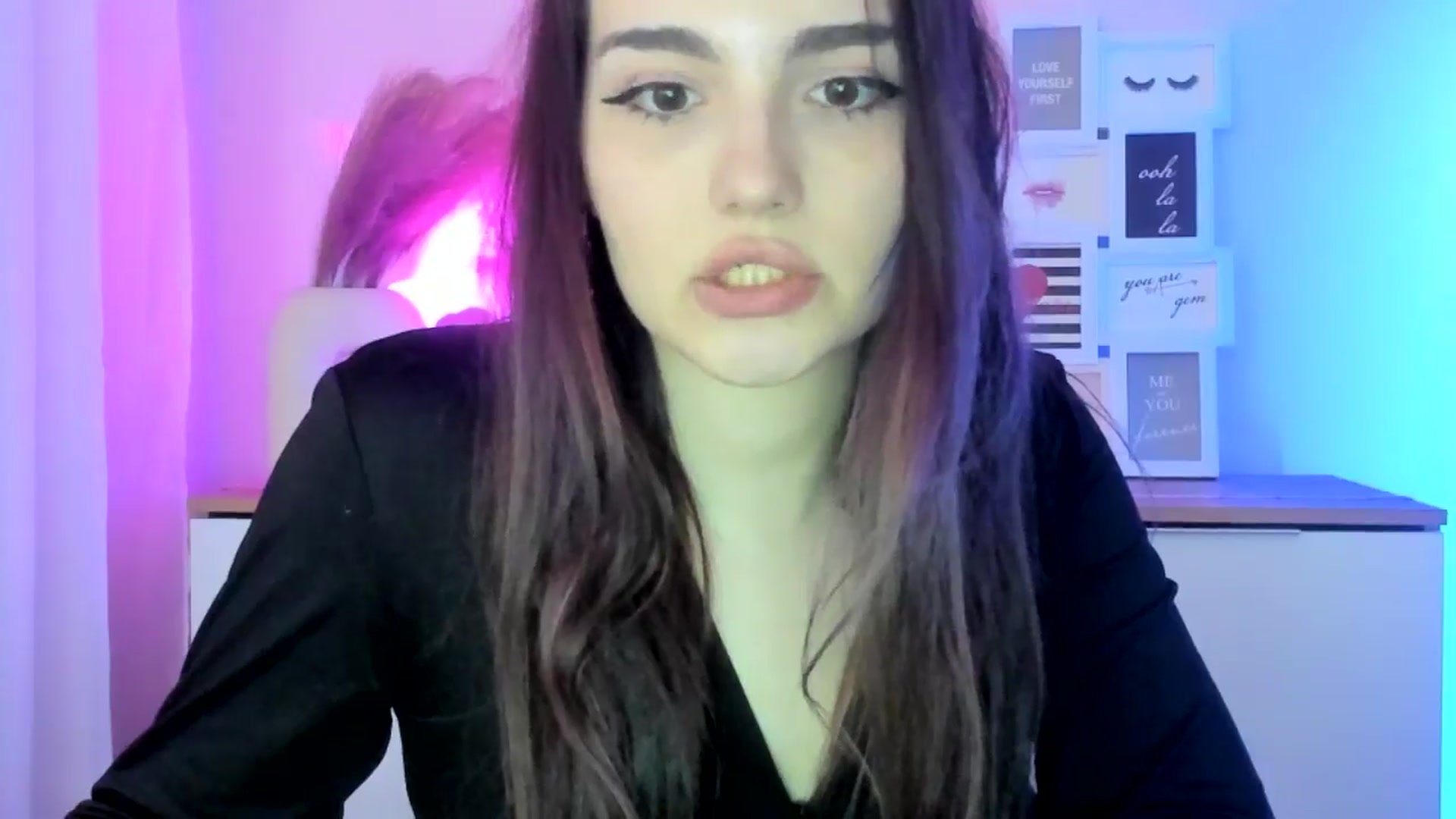 Gallery image thumbnail from JenyStone's myfreecams stream on, 03/19/2025, 18:24 image 7 of 20