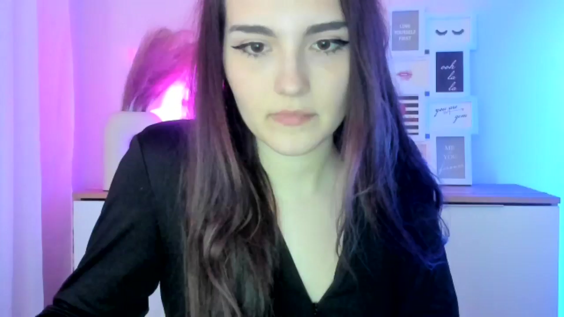 Gallery image thumbnail from JenyStone's myfreecams stream on, 03/19/2025, 18:24 image 14 of 20