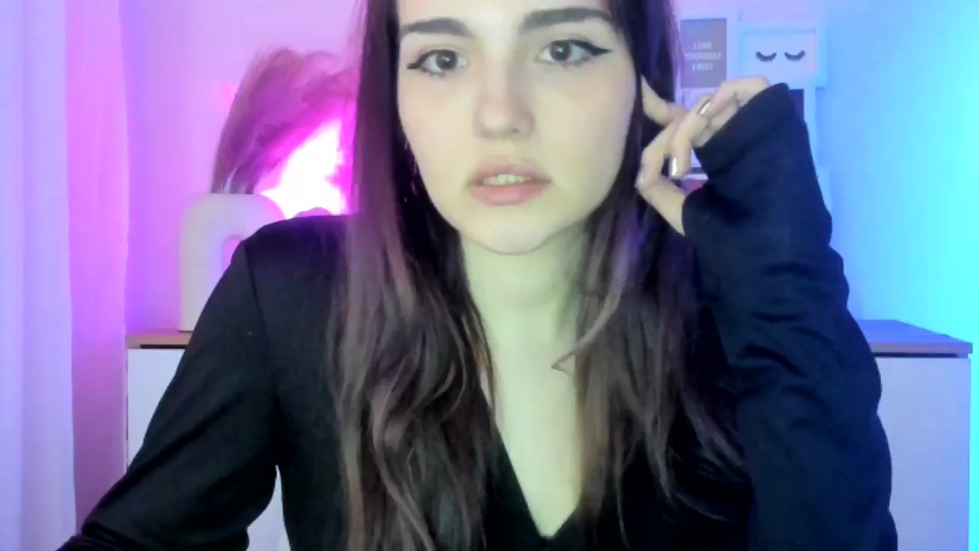 Gallery image thumbnail from JenyStone's myfreecams stream on, 03/19/2025, 18:24 image 16 of 20