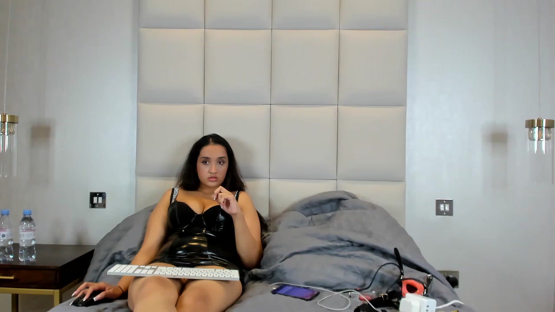 Gallery image thumbnail from JesicaCoper's myfreecams stream on, 02/25/2023, 15:12 image 15 of 20