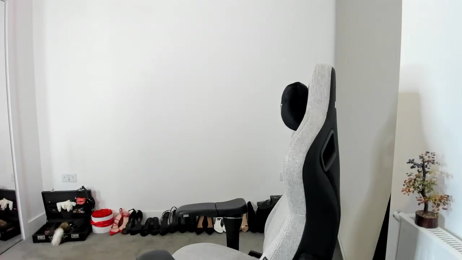 Gallery image thumbnail from JesicaCoper's myfreecams stream on, 04/29/2026, 24:54 image 12 of 20