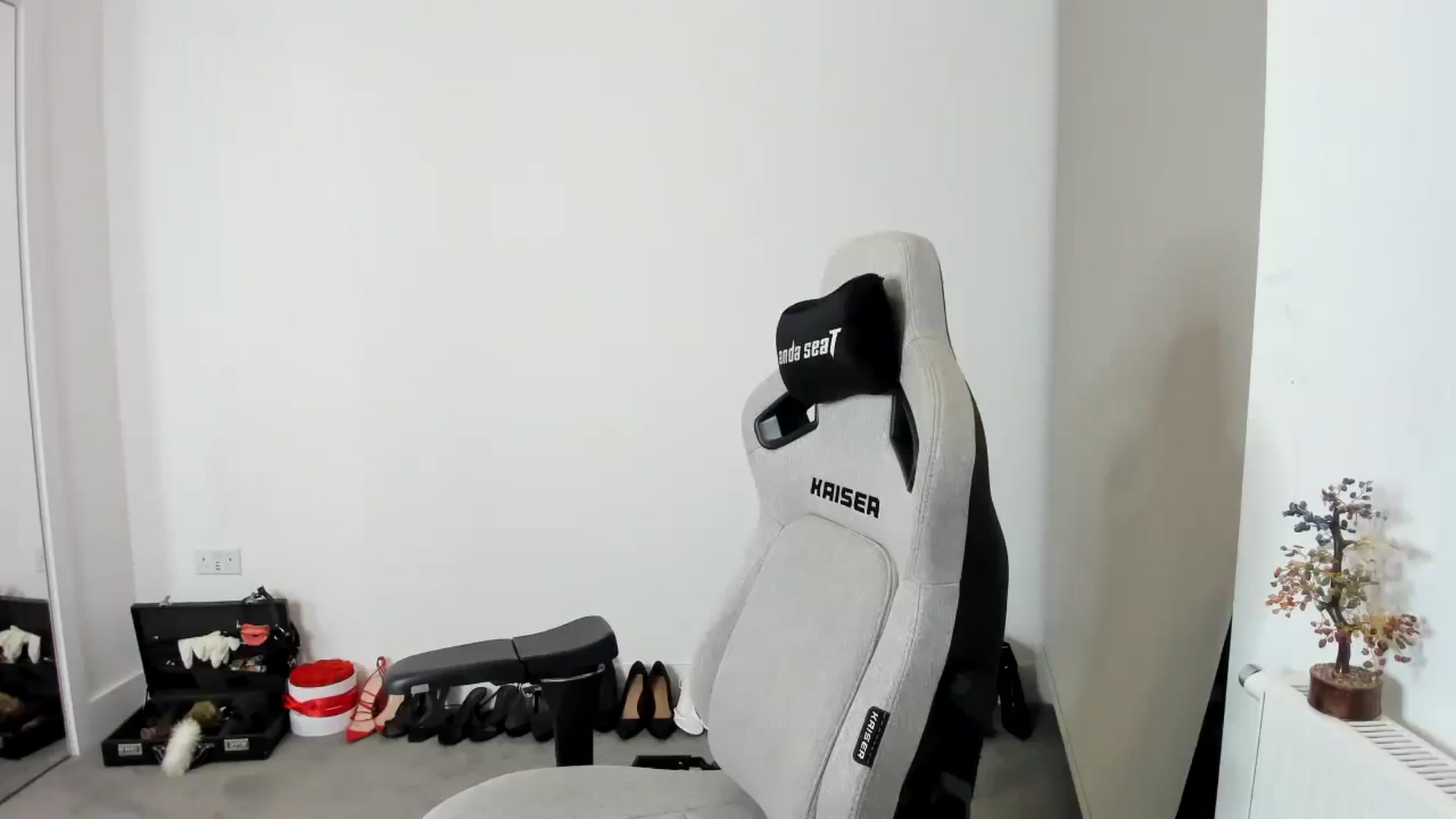 Gallery image thumbnail from JesicaCoper's myfreecams stream on, 04/29/2026, 22:41 image 15 of 20