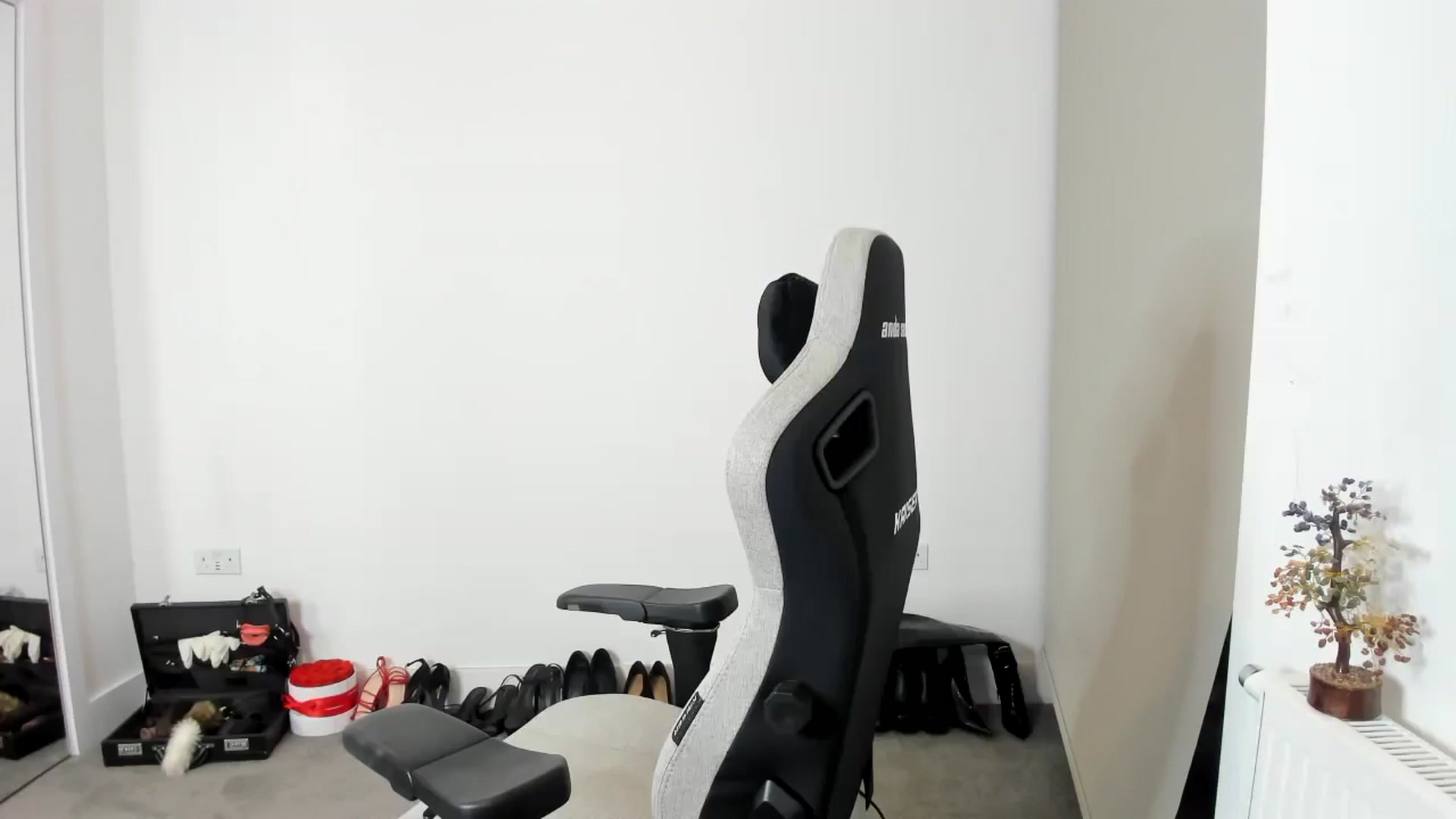 Gallery image thumbnail from JesicaCoper's myfreecams stream on, 04/30/2026, 02:21 image 10 of 20