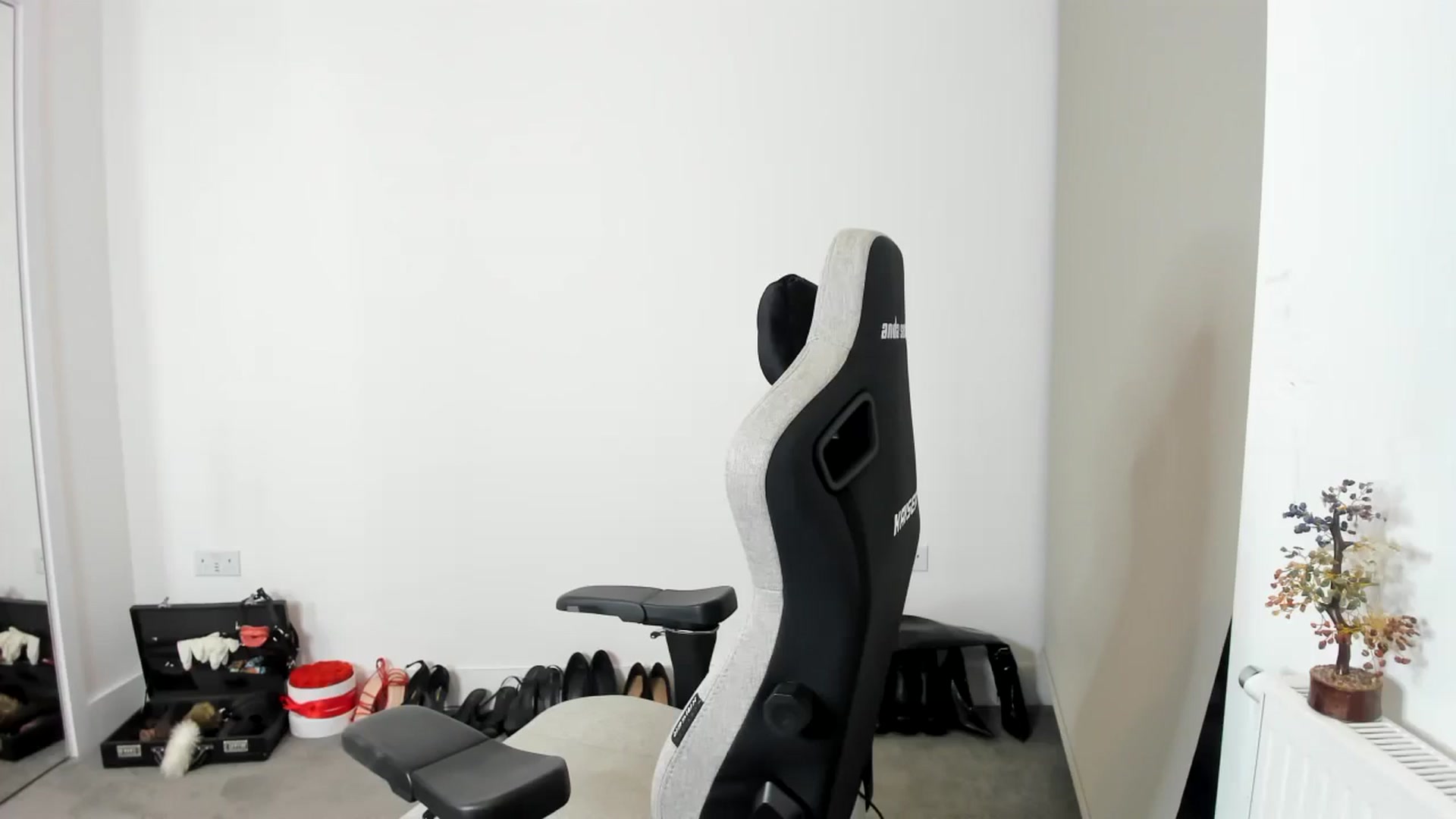 Gallery image thumbnail from JesicaCoper's myfreecams stream on, 04/30/2026, 02:21 image 6 of 20