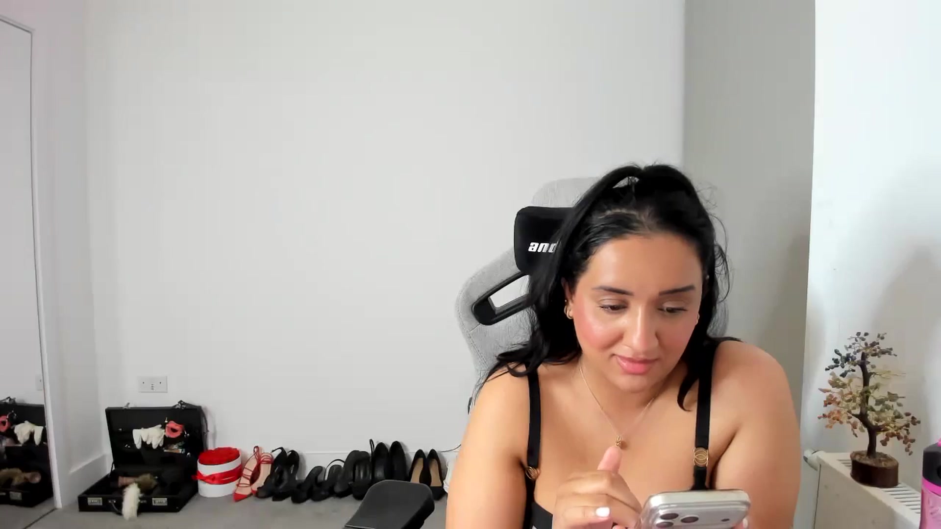 Gallery image thumbnail from JesicaCoper's myfreecams stream on, 05/05/2026, 24:01 image 20 of 20
