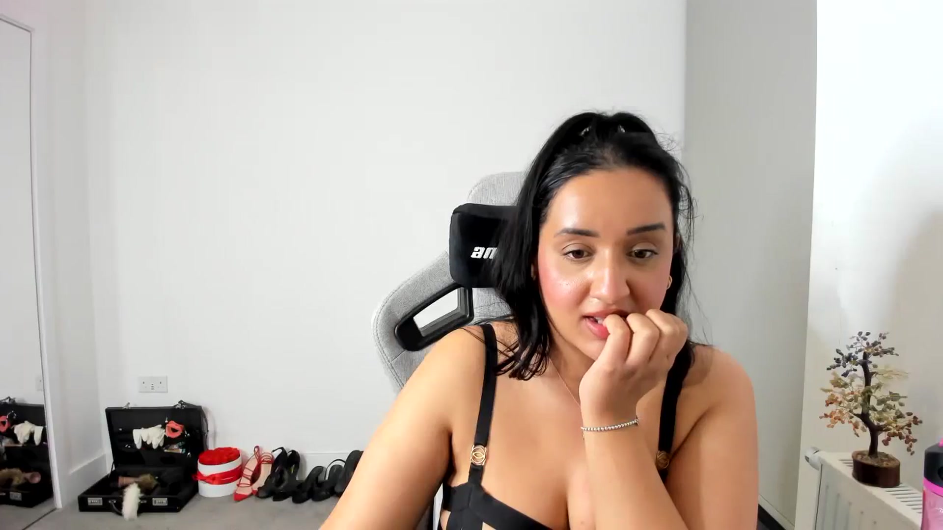 Gallery image thumbnail from JesicaCoper's myfreecams stream on, 05/05/2026, 24:01 image 14 of 20