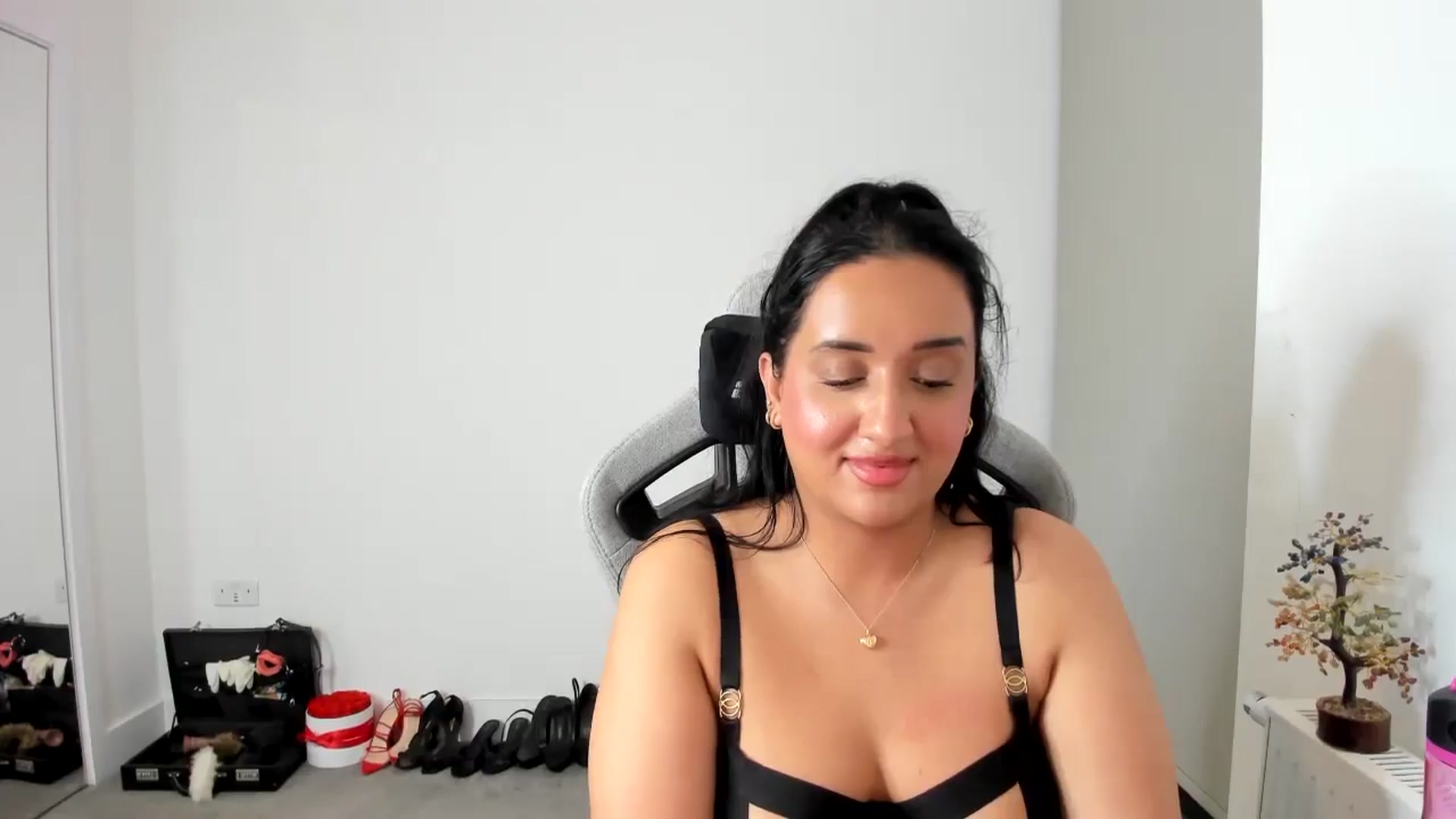 Gallery image thumbnail from JesicaCoper's myfreecams stream on, 05/05/2026, 24:01 image 15 of 20
