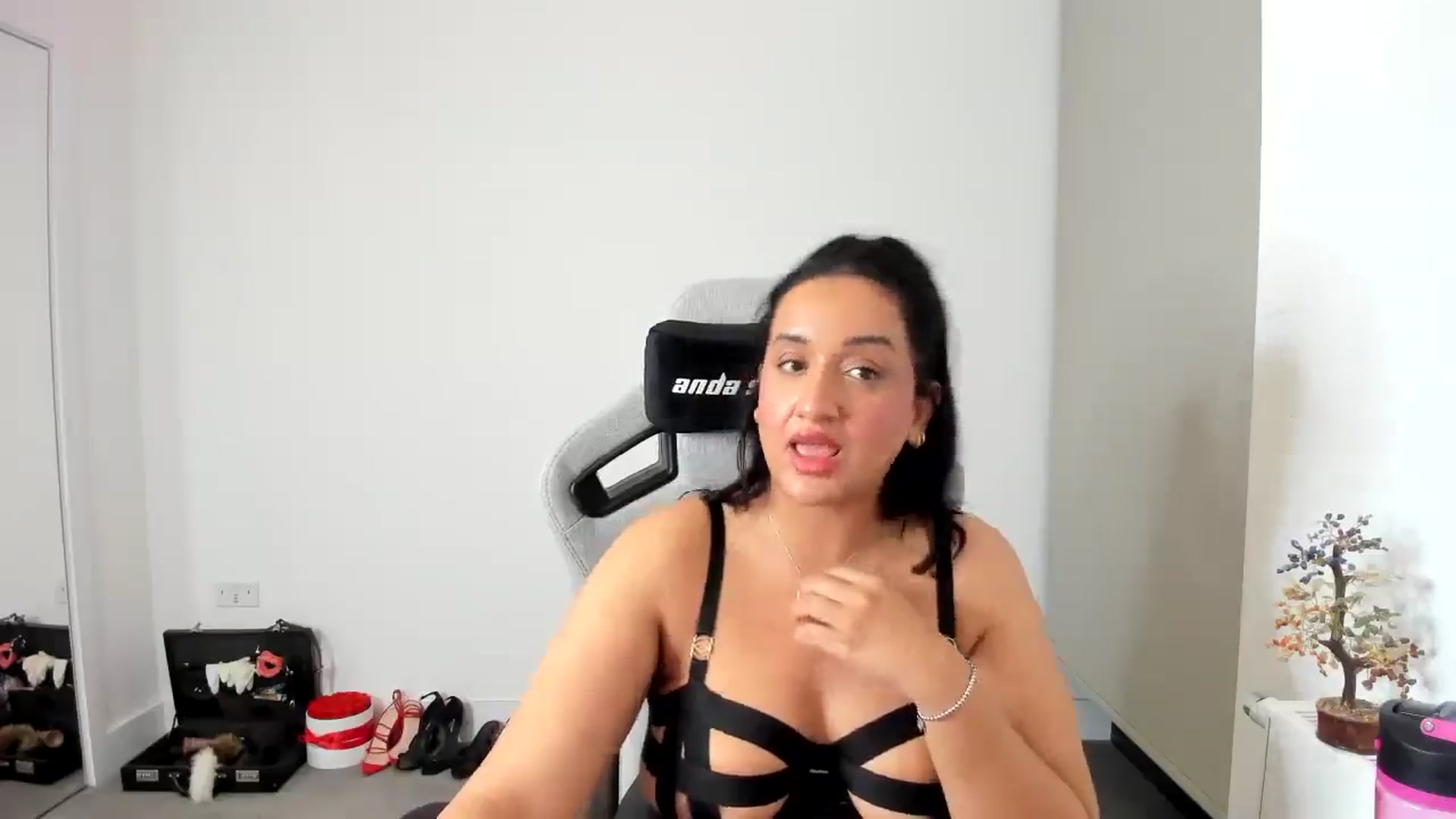 Gallery image thumbnail from JesicaCoper's myfreecams stream on, 05/05/2026, 24:01 image 4 of 20