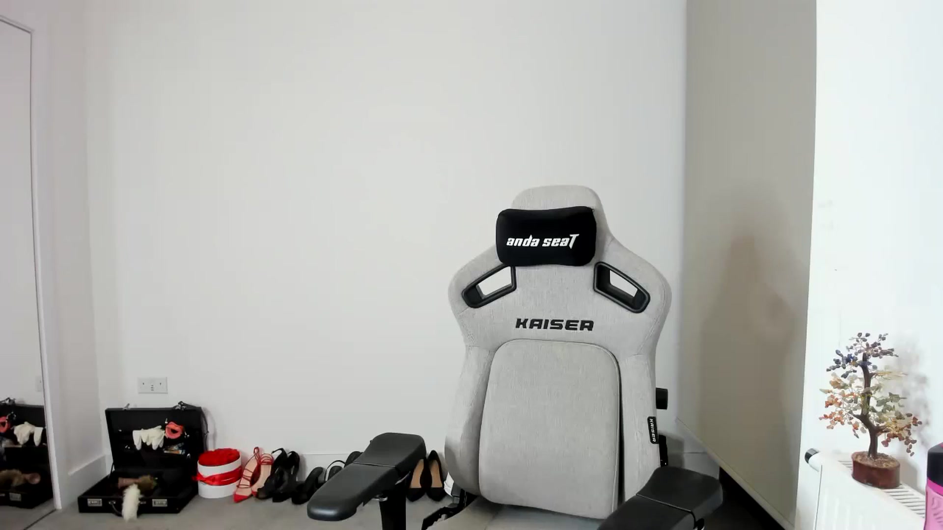 Gallery image thumbnail from JesicaCoper's myfreecams stream on, 05/05/2026, 02:10 image 16 of 20