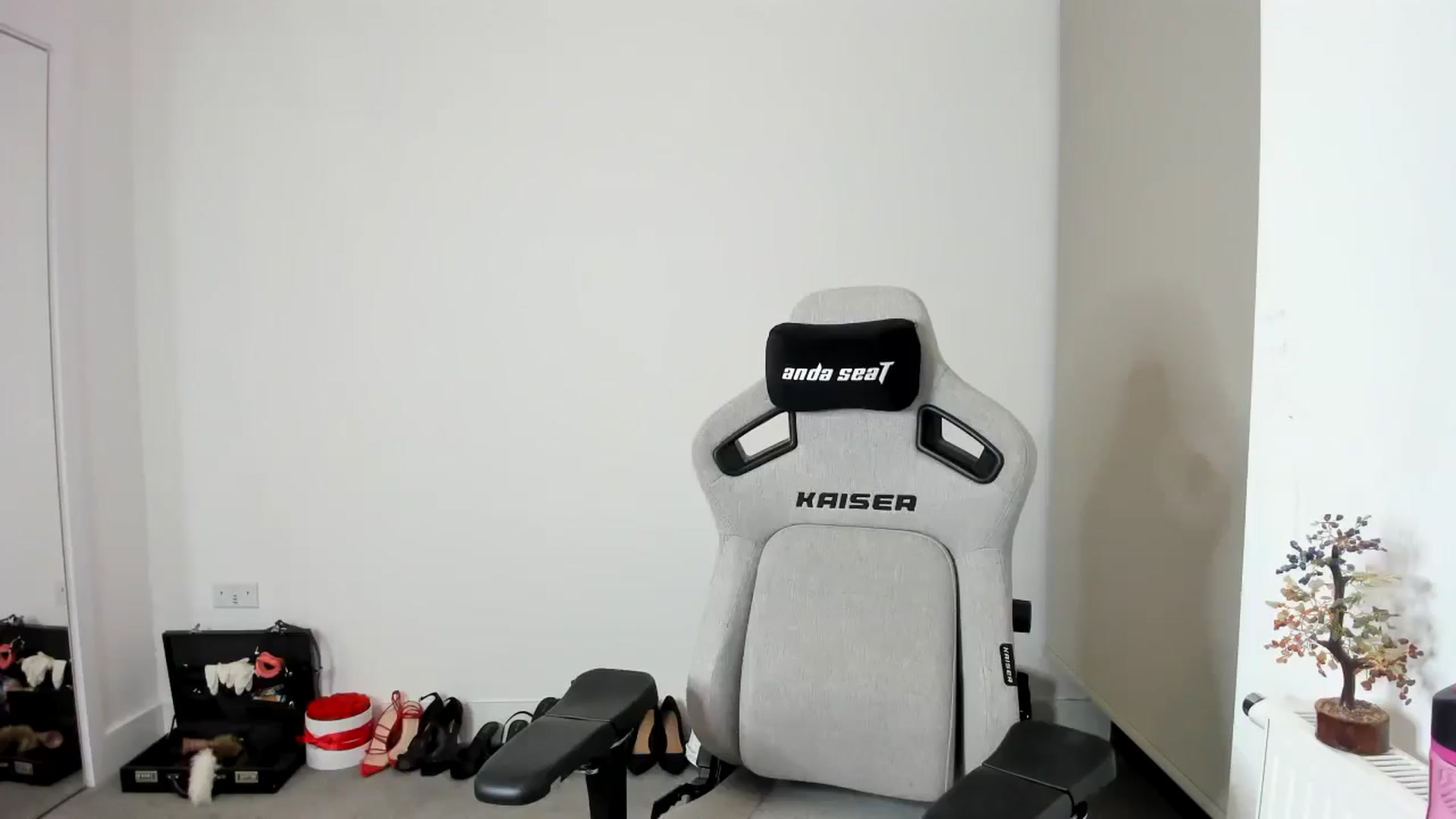 Gallery image thumbnail from JesicaCoper's myfreecams stream on, 05/05/2026, 02:10 image 15 of 20
