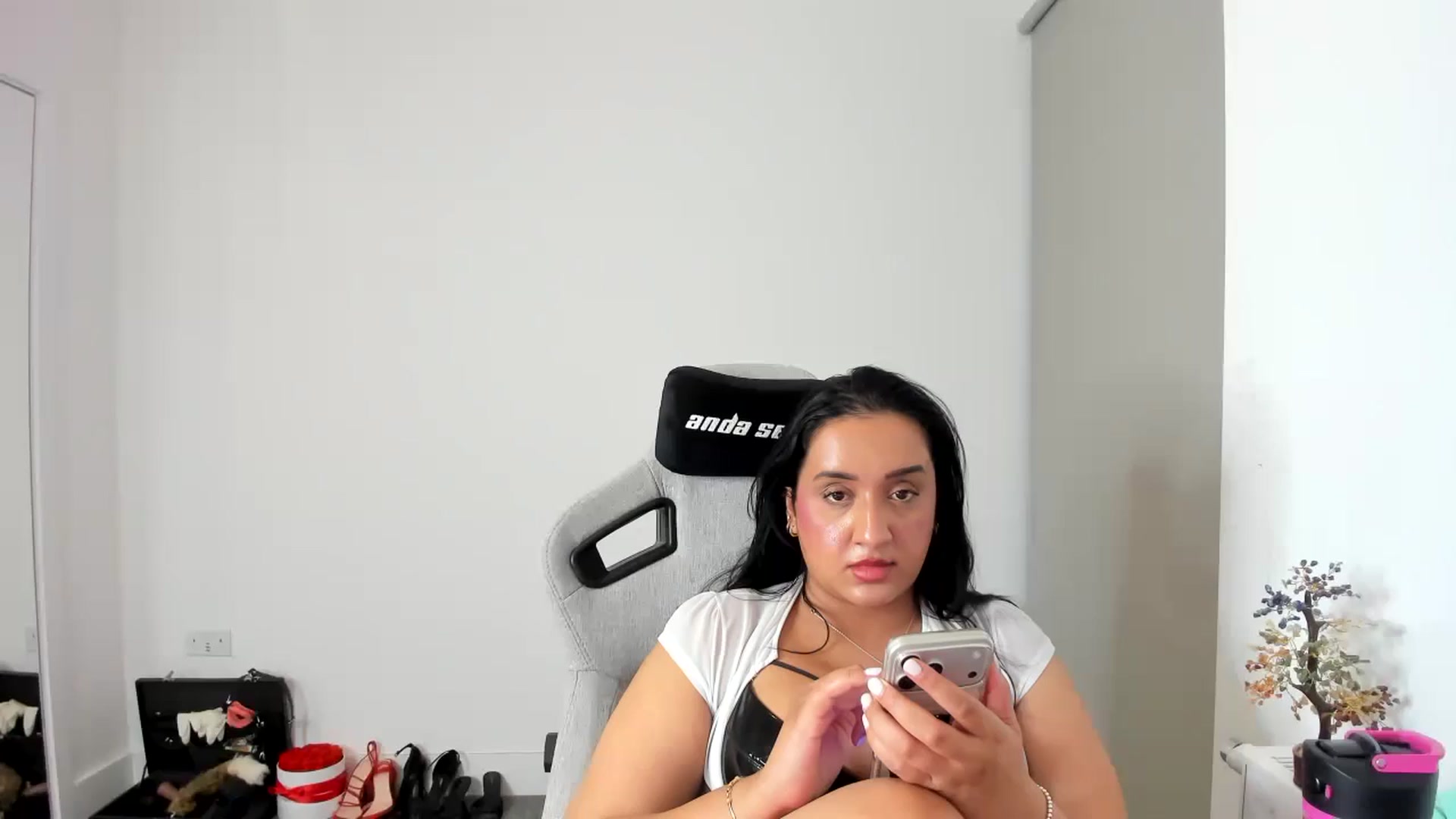 Gallery image thumbnail from JesicaCoper's myfreecams stream on, 05/10/2026, 02:07 image 10 of 20